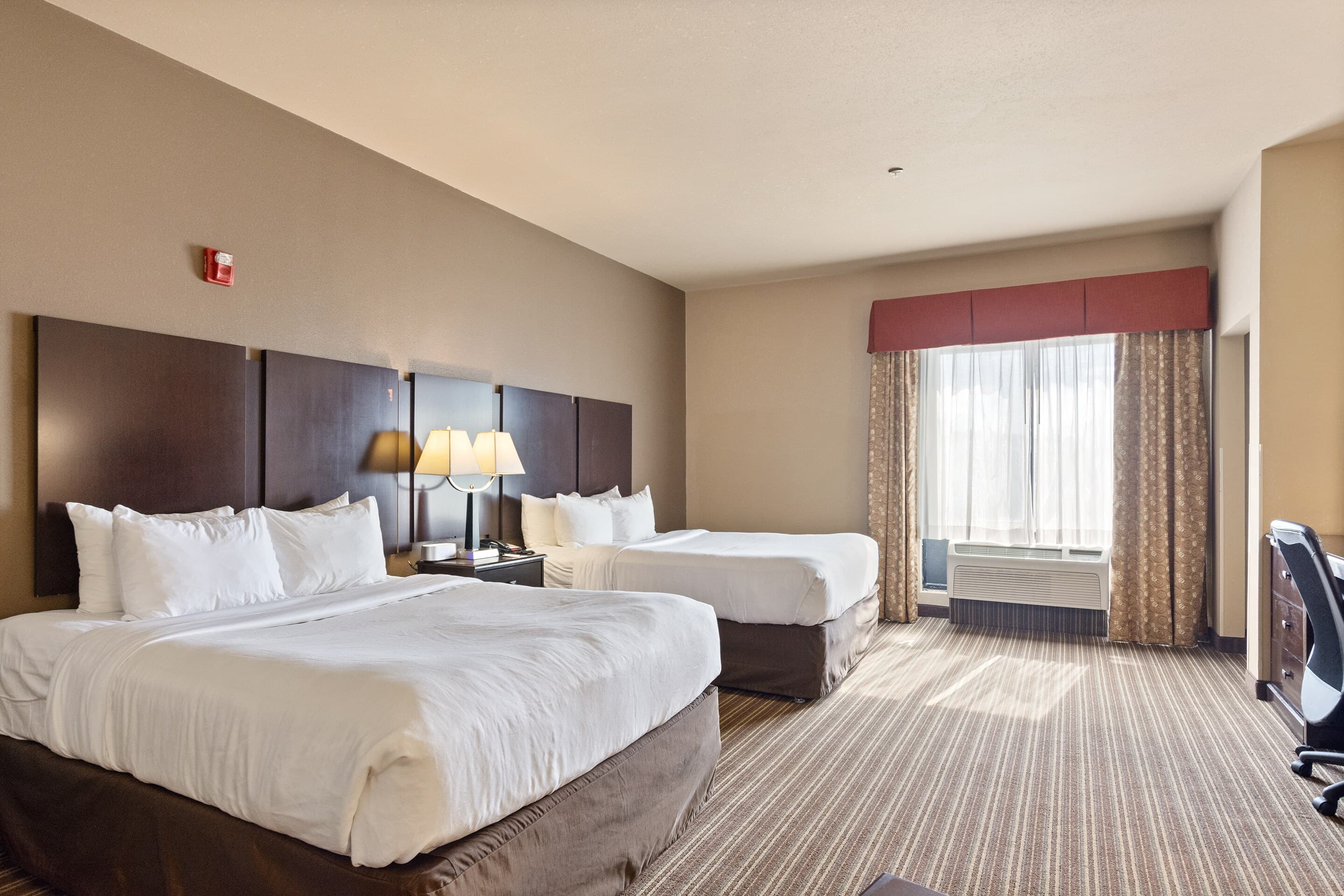 Portland Inn & Suites — 9