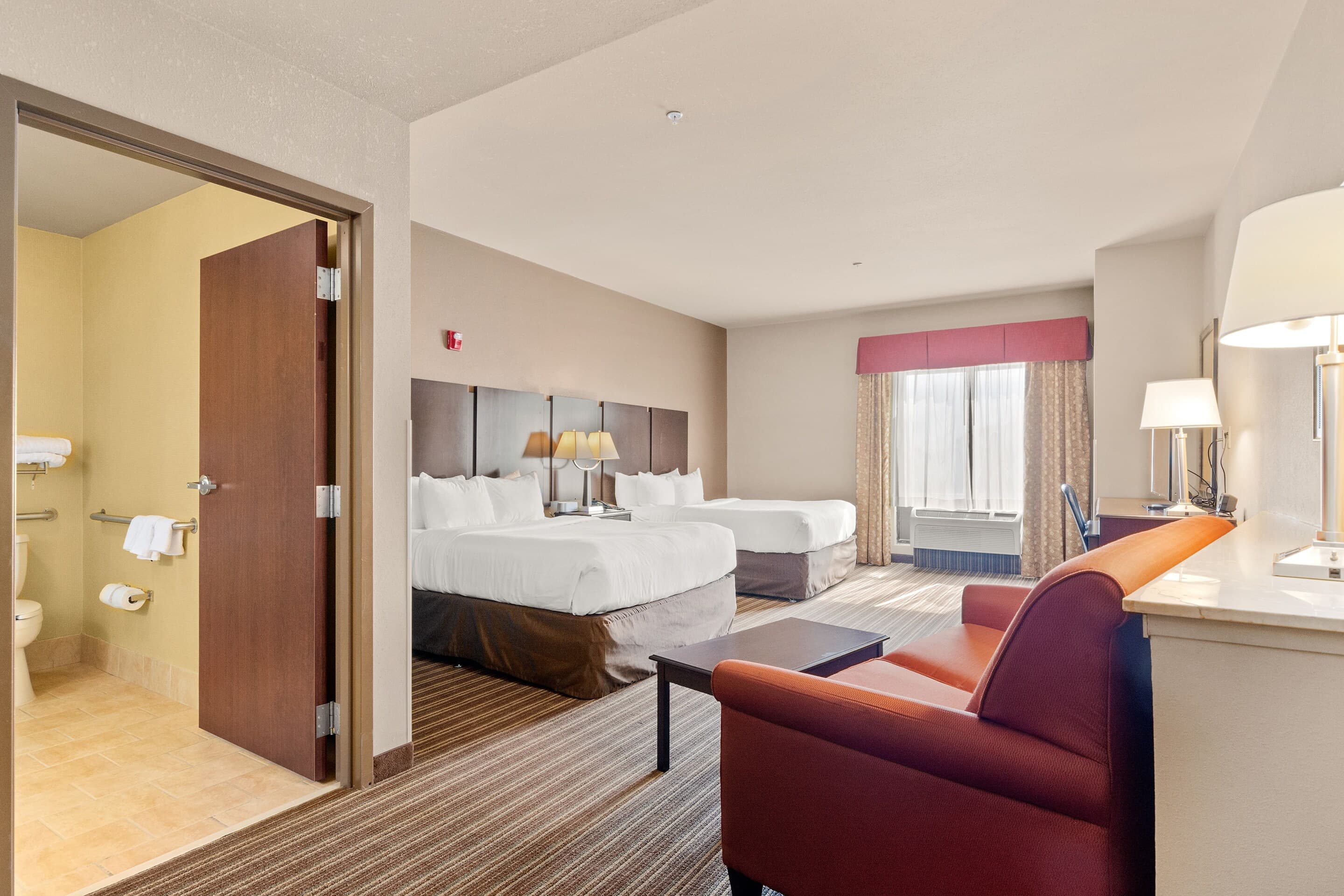 Portland Inn & Suites — 11