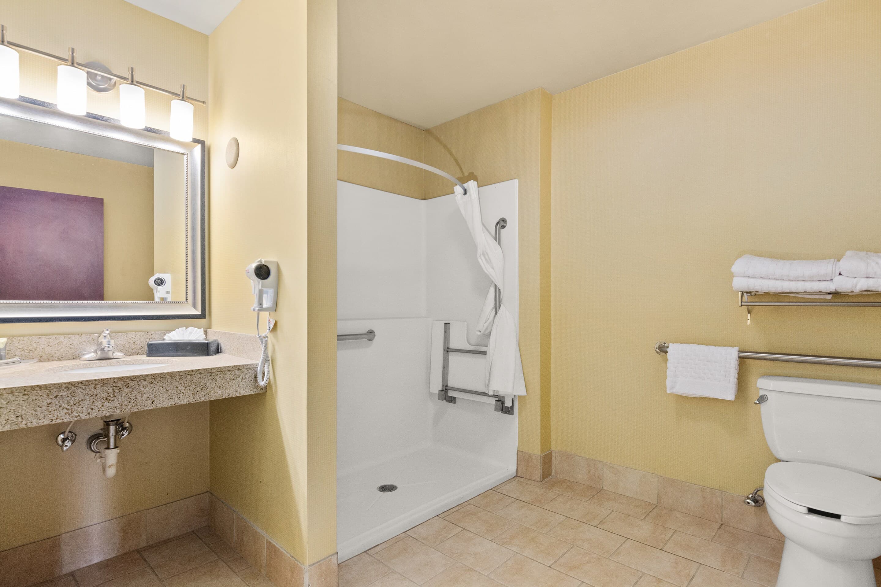 Portland Inn & Suites - Image 2