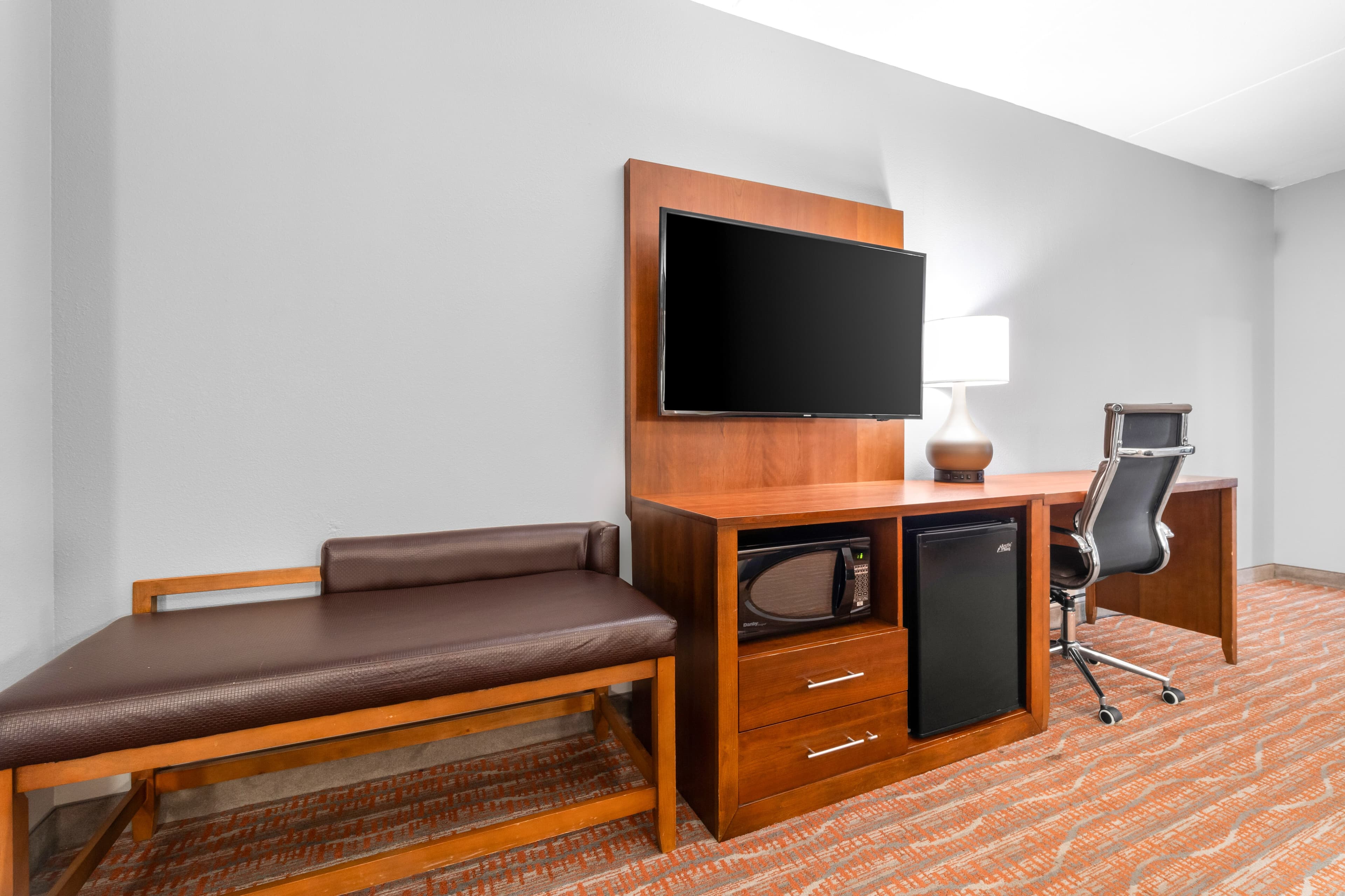 Comfort Suites Jackson I-40 - Image 4