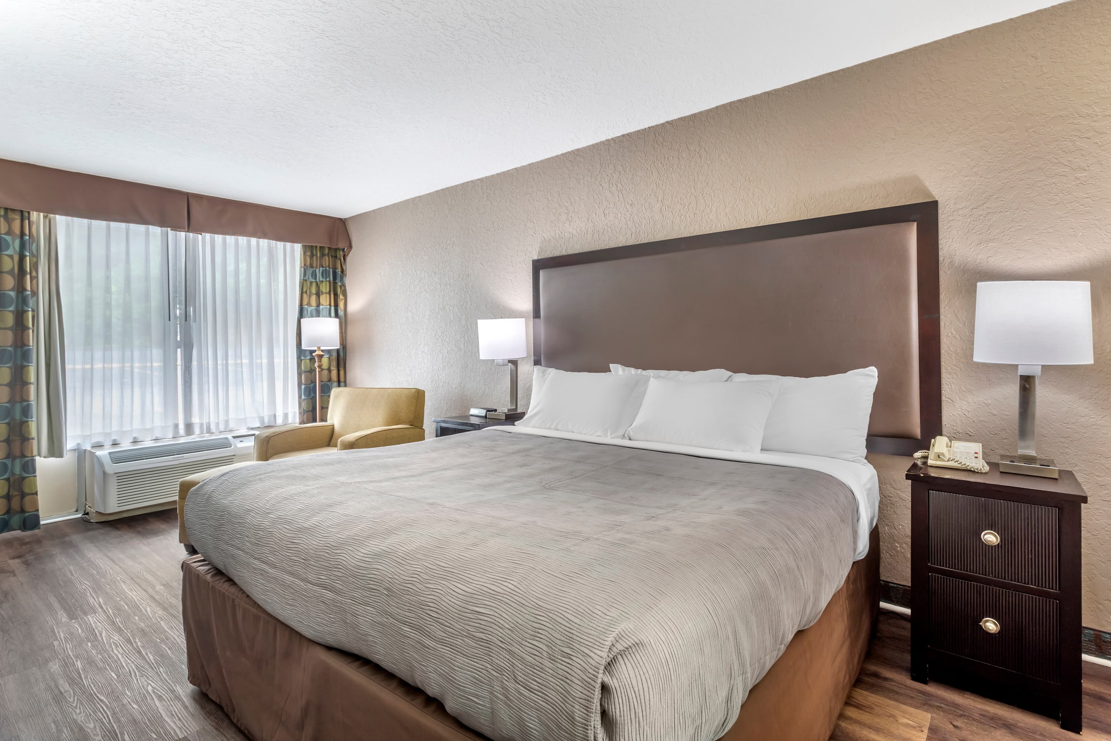Quality Inn Harriman - Image 4