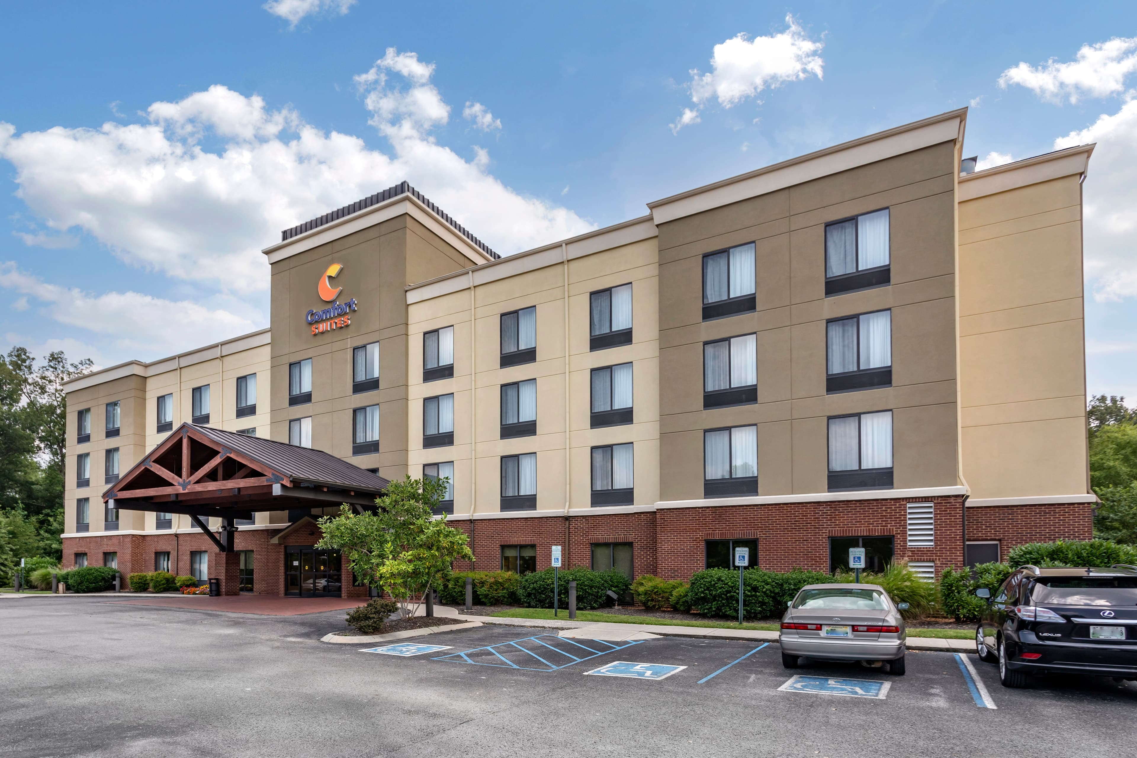 Comfort Suites Manchester near Arnold AFB - Image 1