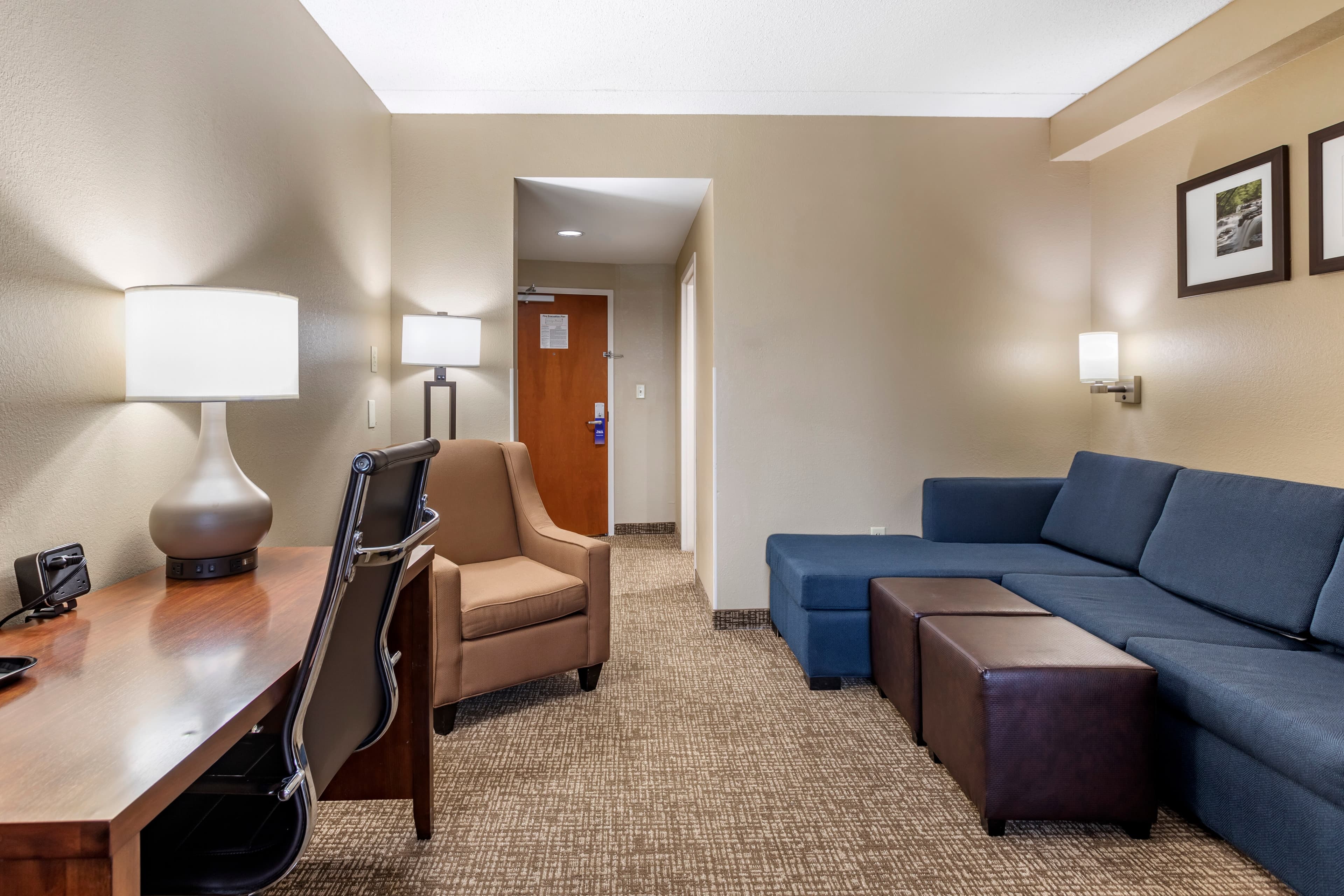 Comfort Suites Manchester near Arnold AFB - Image 2