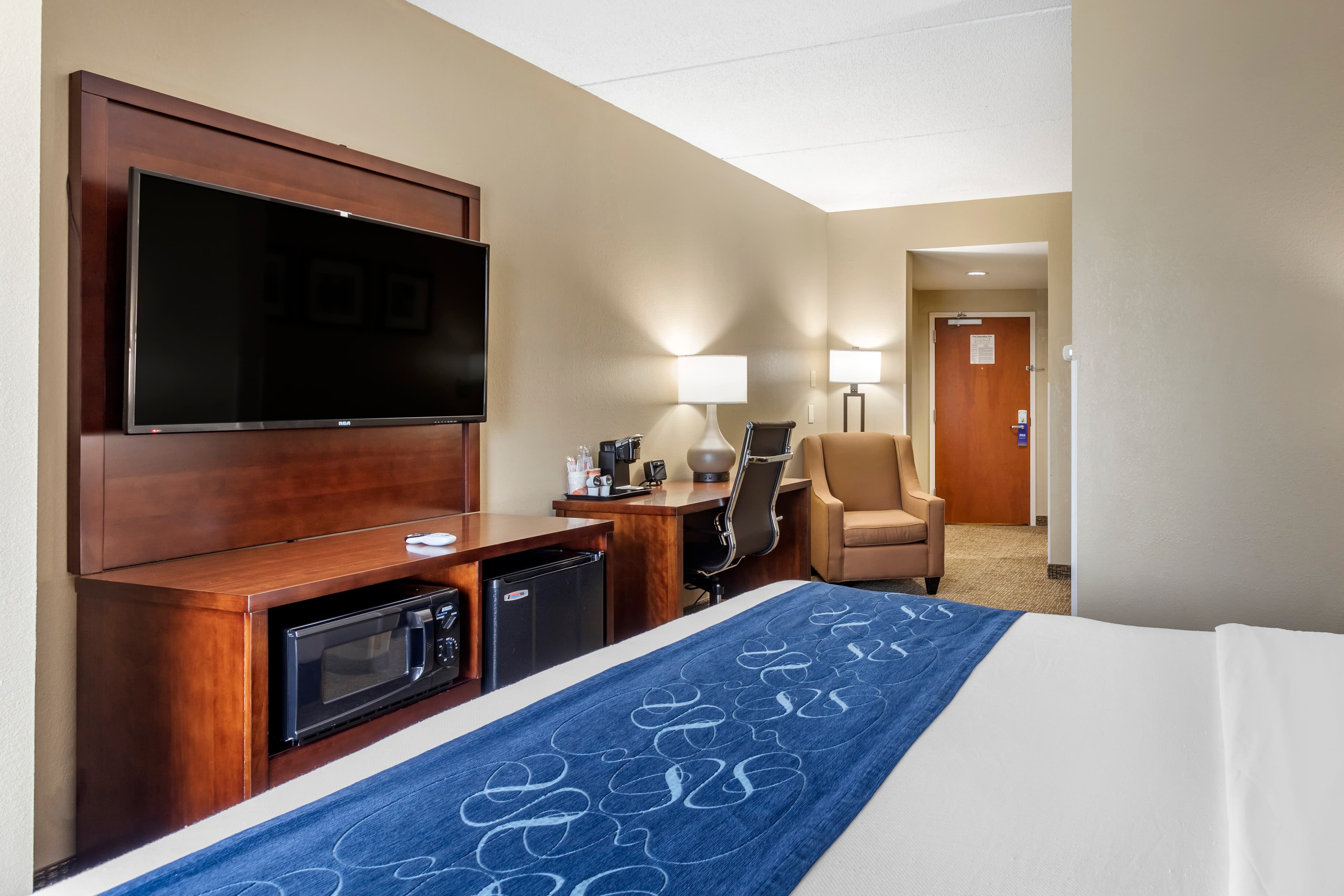 Comfort Suites Manchester near Arnold AFB - Image 4
