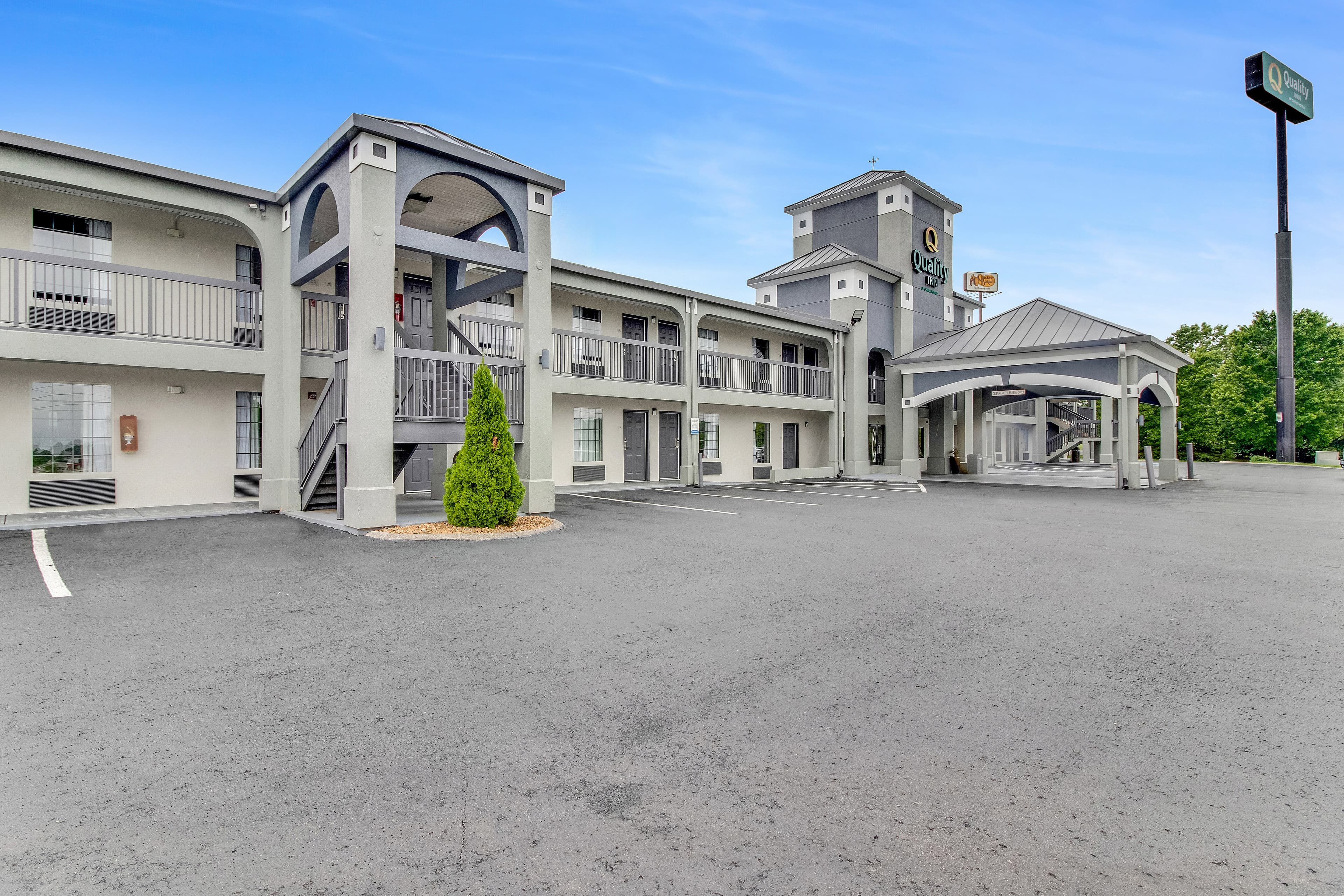 Quality Inn White House - Image 1