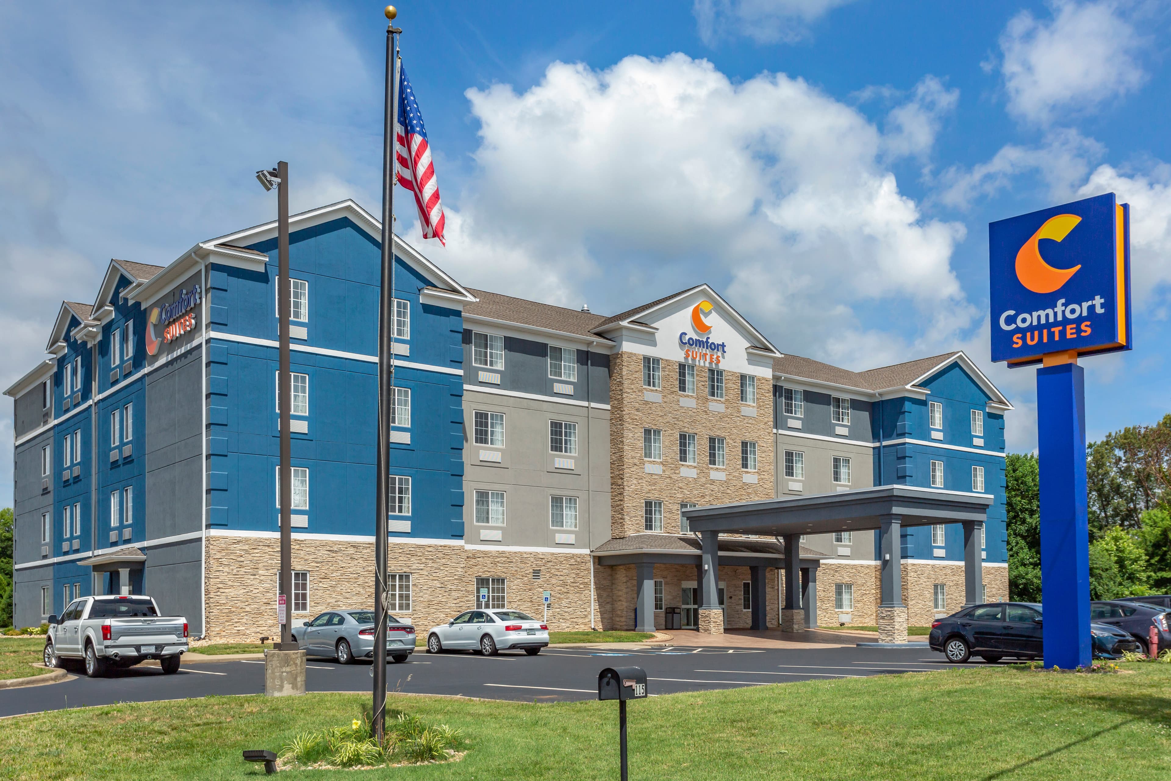 Comfort Suites Clarksville near Governors Square Mall - Image 1
