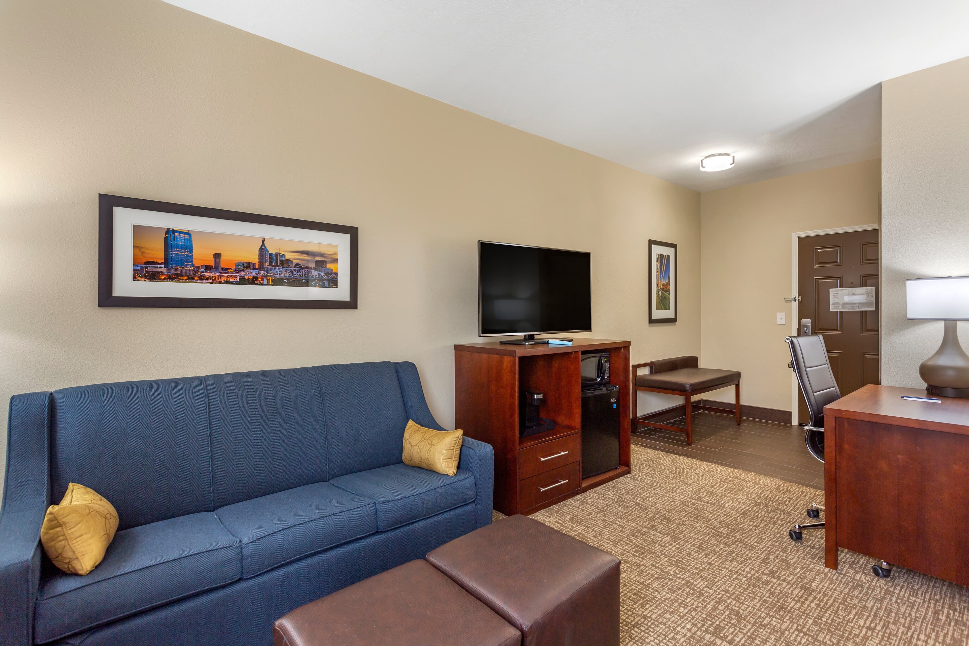 Comfort Suites Clarksville near Governors Square Mall - Image 3