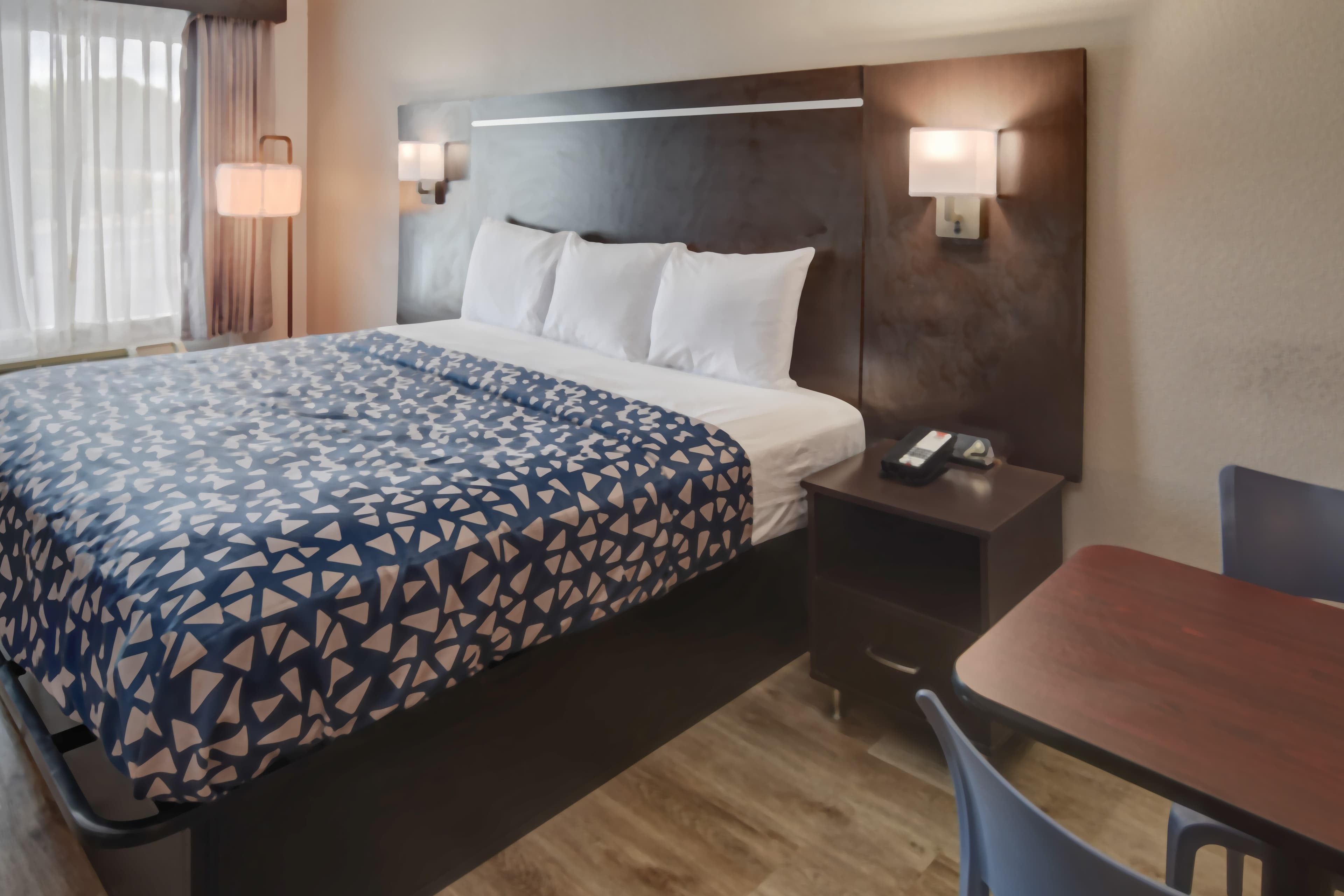 Econo Lodge Sevierville-Pigeon Forge on the River — 9