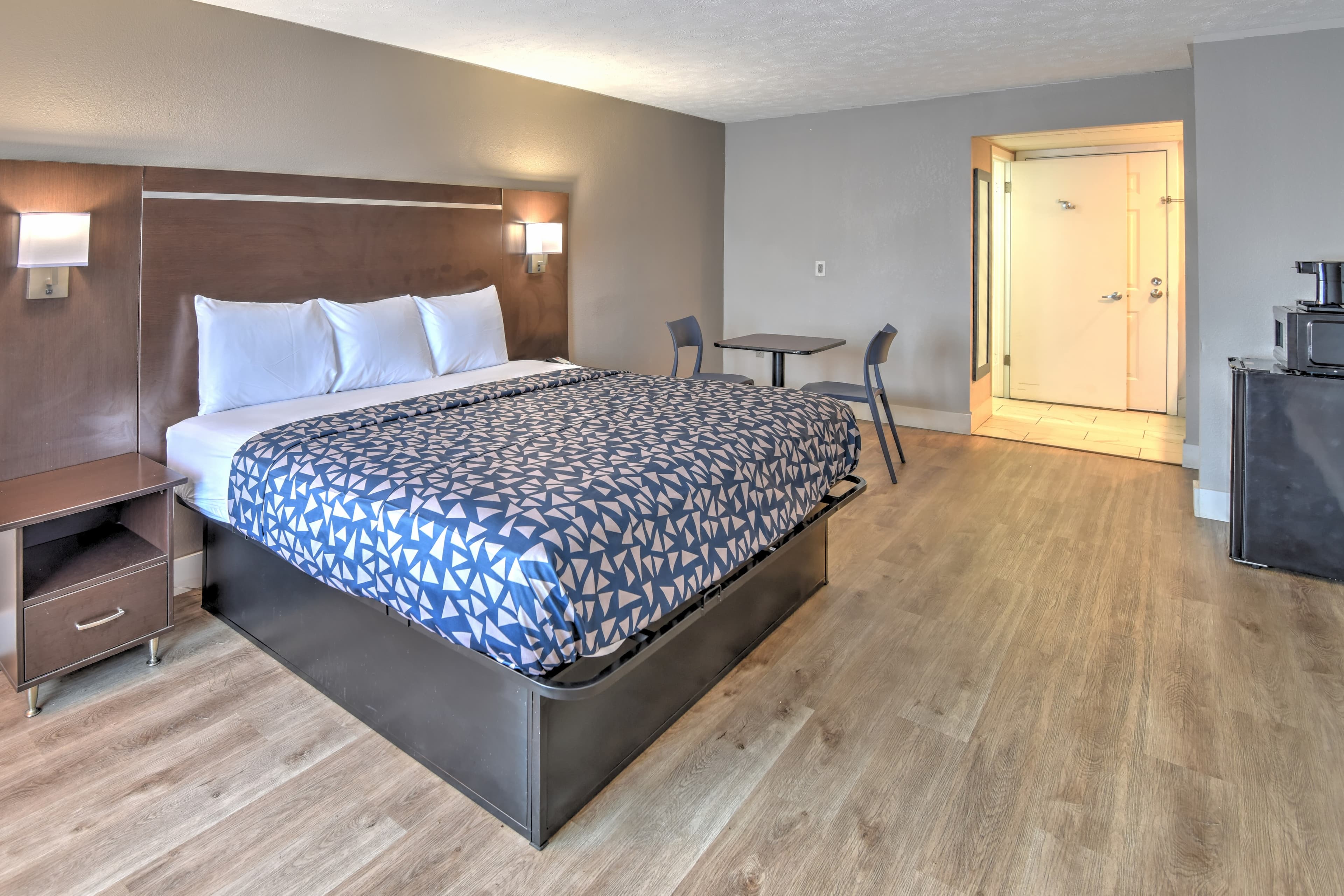 Econo Lodge Sevierville-Pigeon Forge on the River — 12