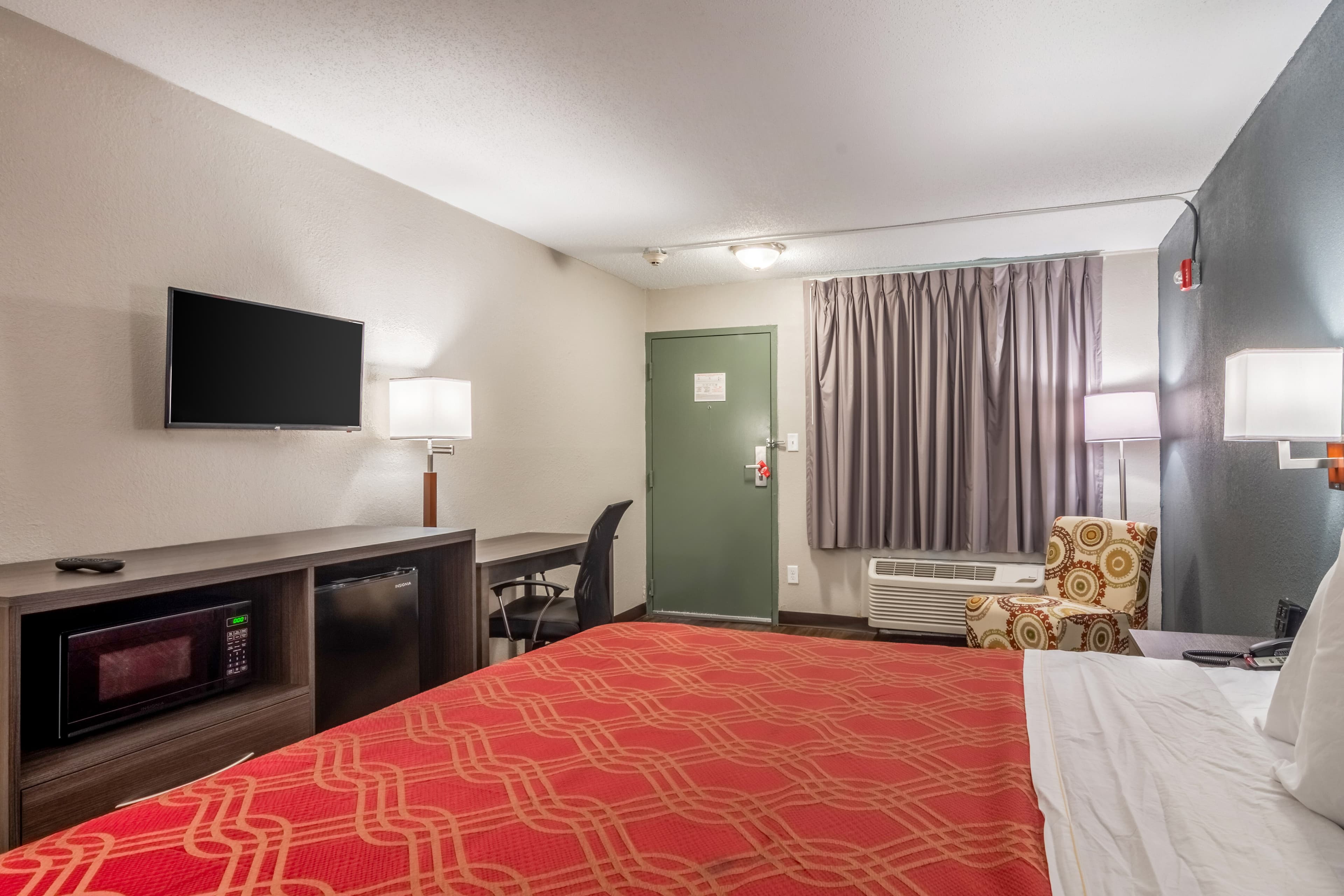 Econo Lodge East Ridge — 11
