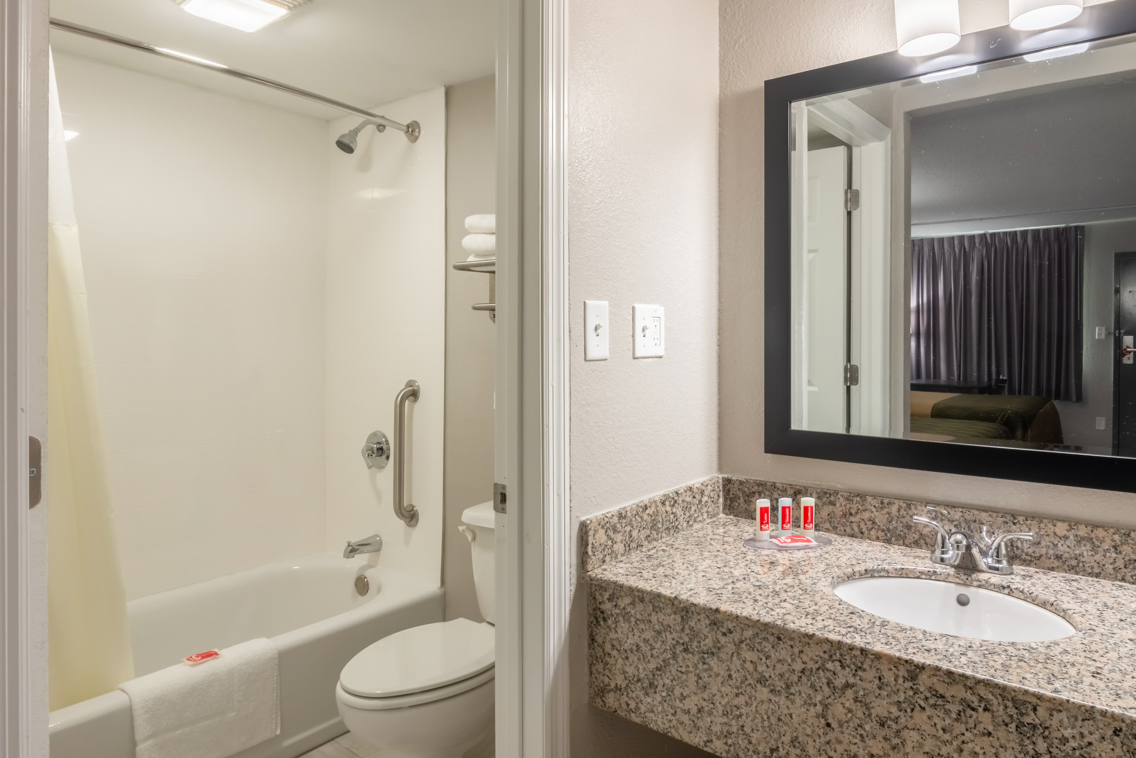 Econo Lodge East Ridge — 18