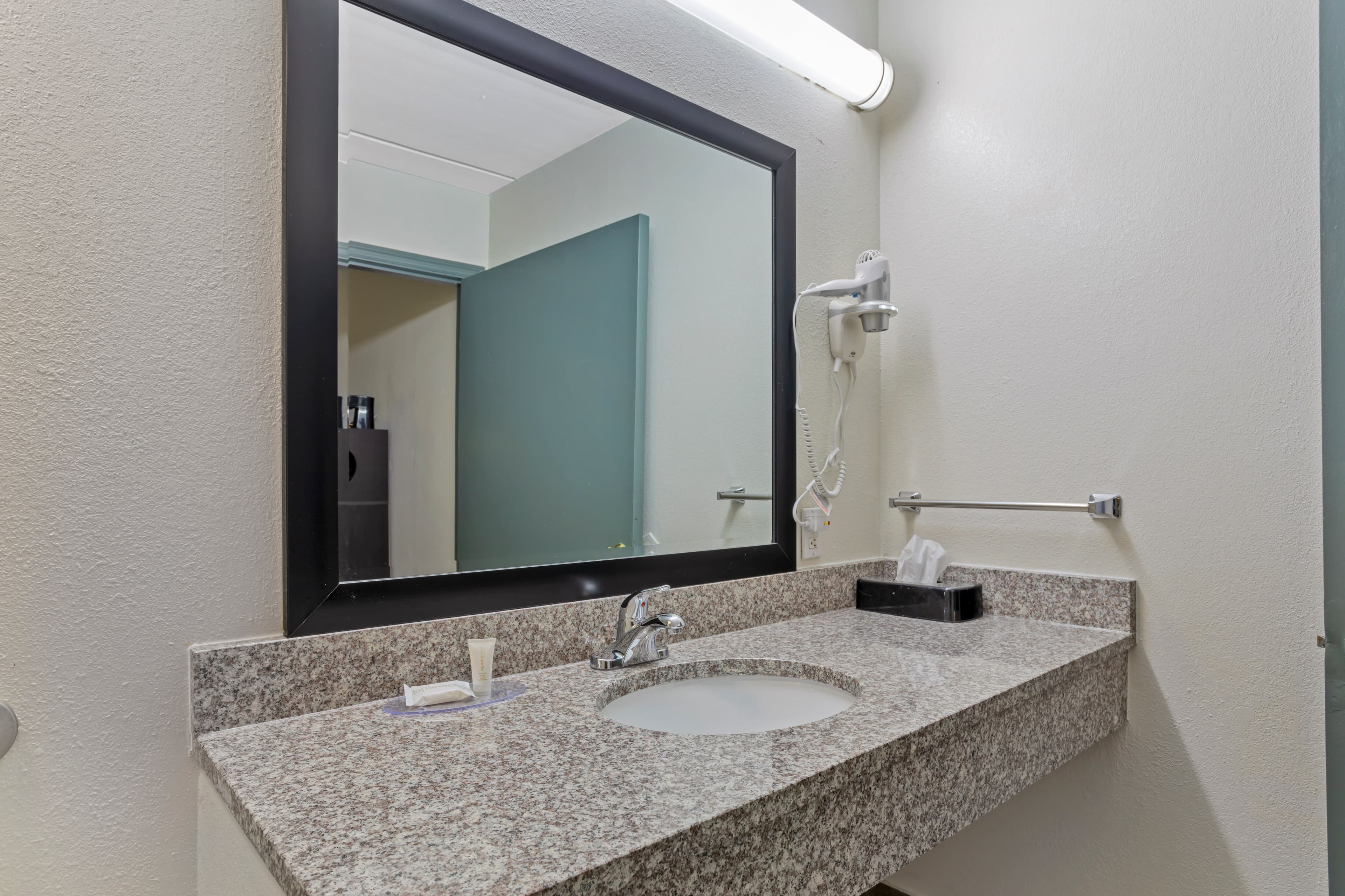 Clarion Pointe Kimball - Image 4