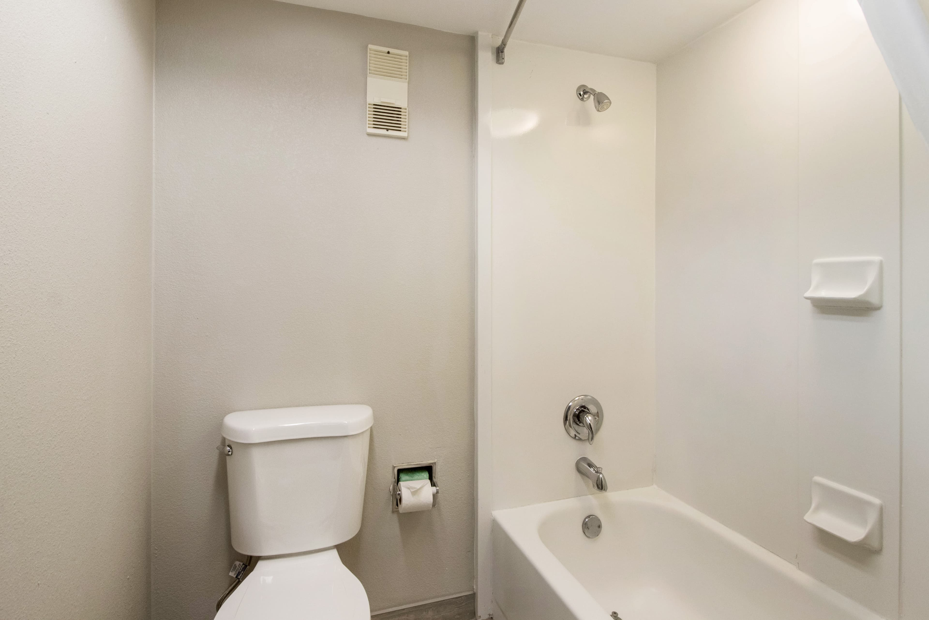 Clarion Hotel Jackson Northwest — 14