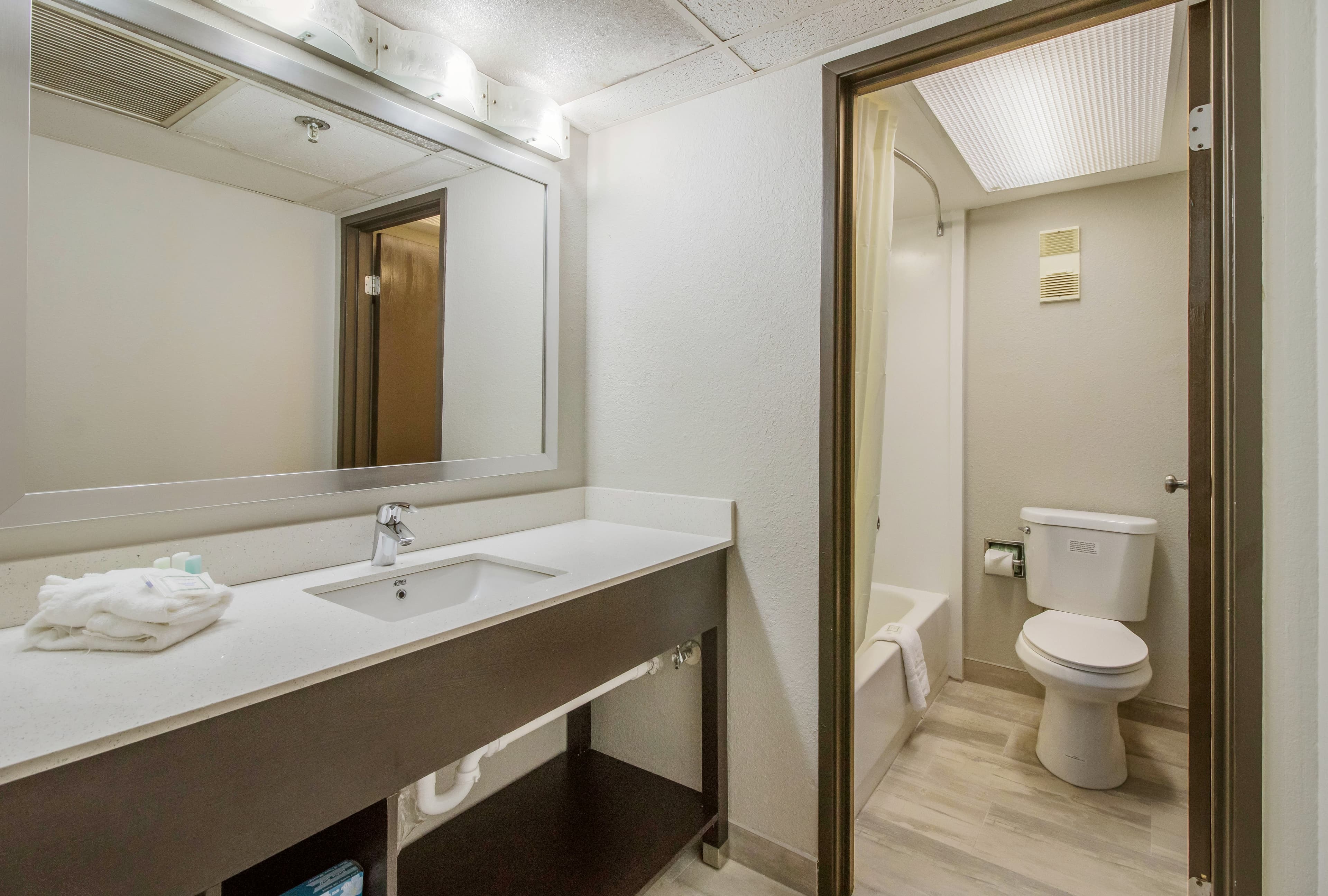 Clarion Hotel Jackson Northwest — 19