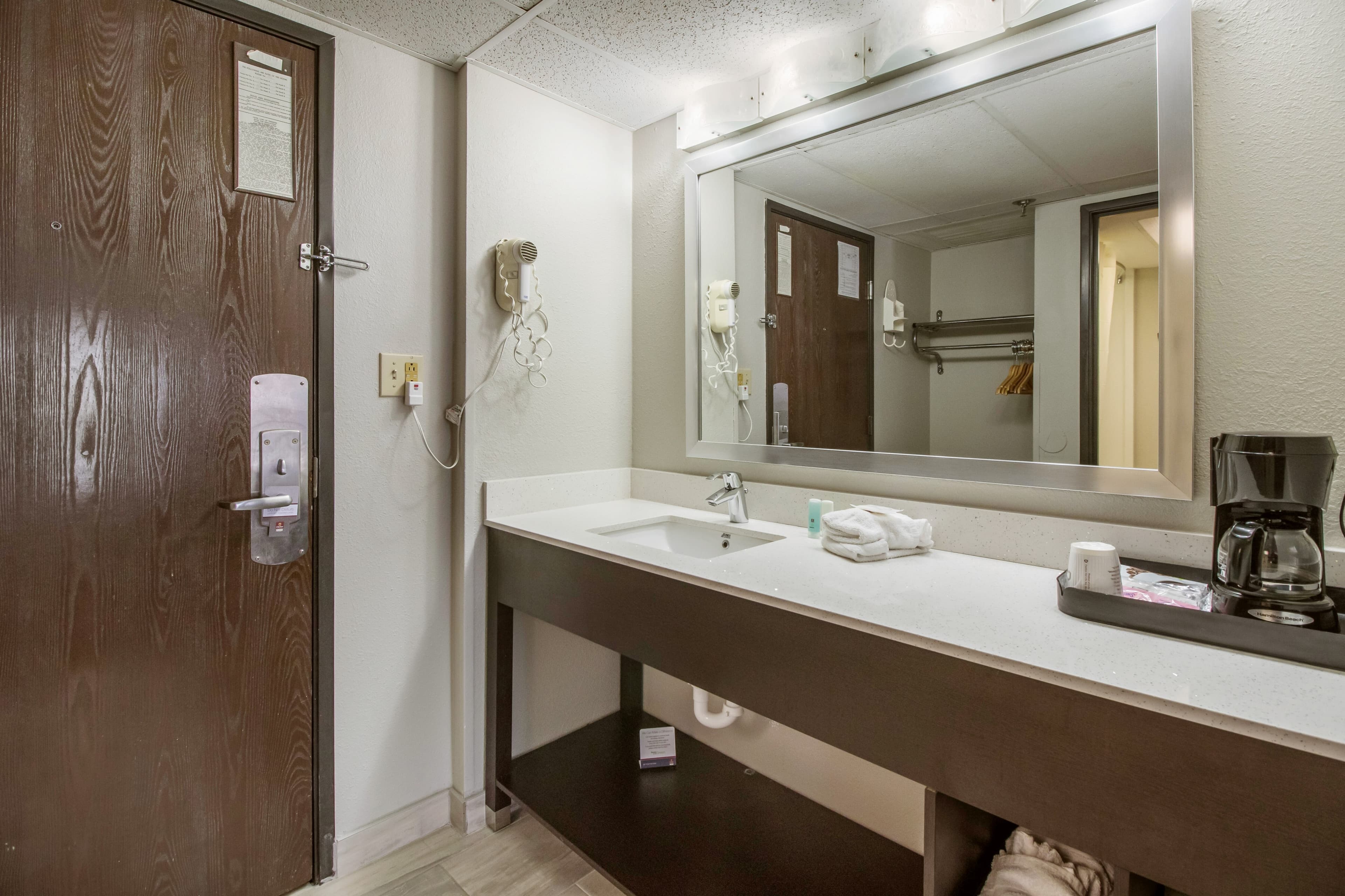 Clarion Hotel Jackson Northwest — 10
