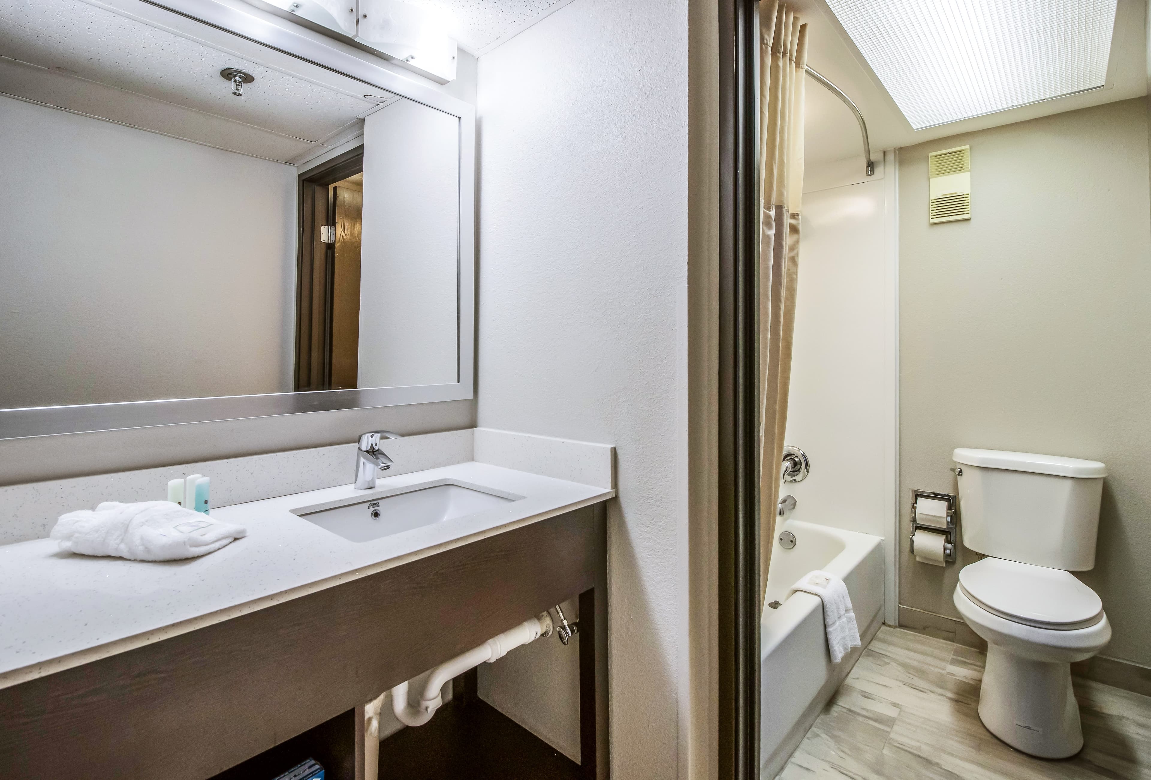 Clarion Hotel Jackson Northwest — 33