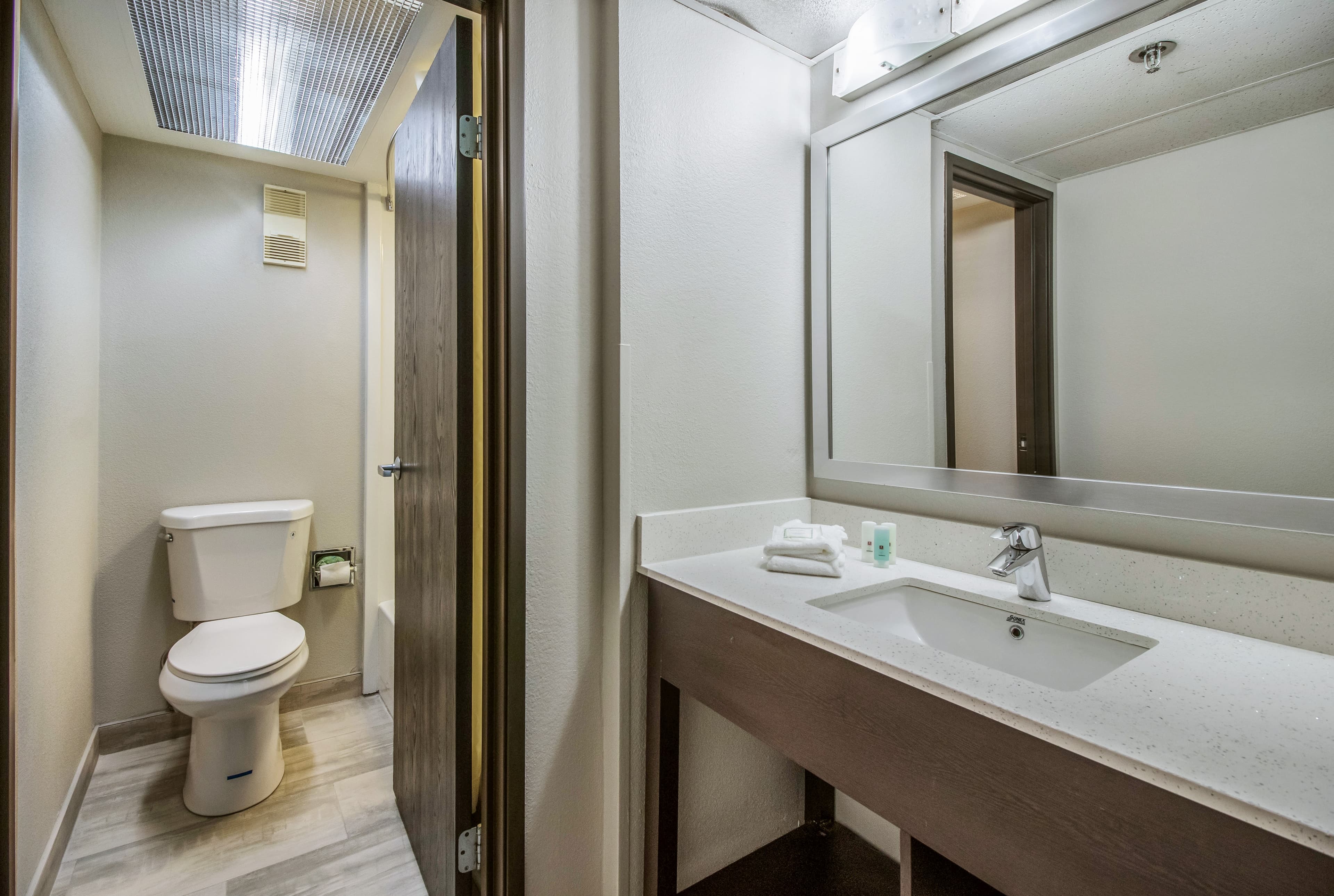 Clarion Hotel Jackson Northwest — 38