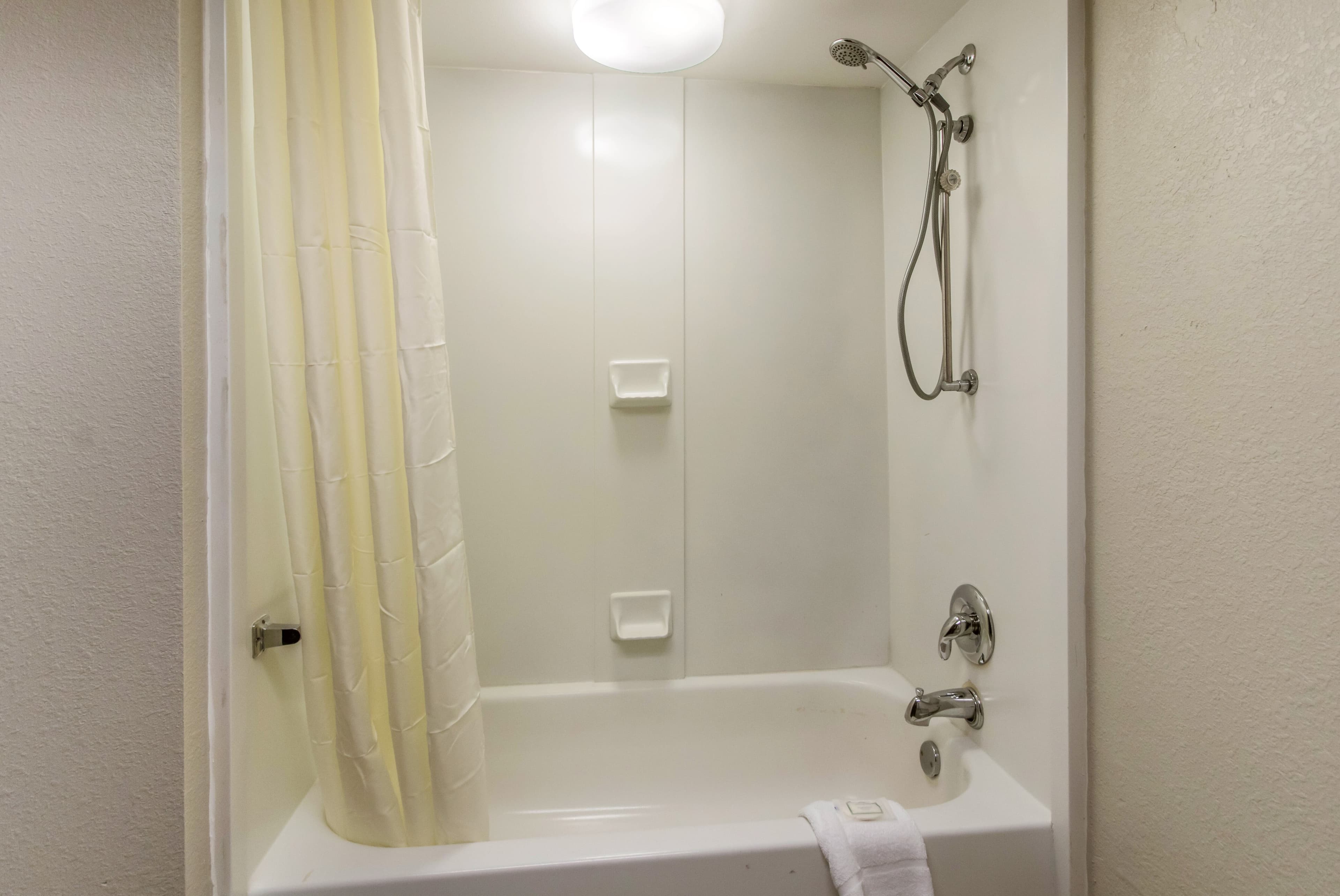Clarion Hotel Jackson Northwest - Image 5