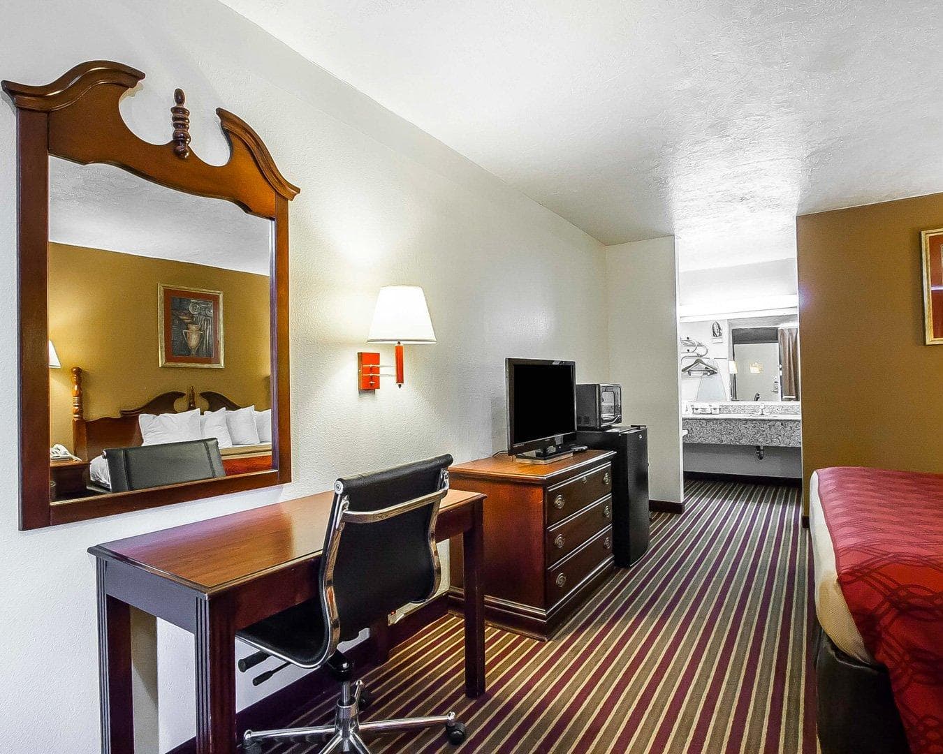 Econo Lodge Dyersburg I-155 — 12