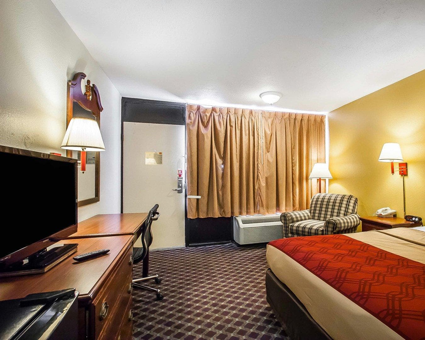 Econo Lodge Dyersburg I-155 — 6