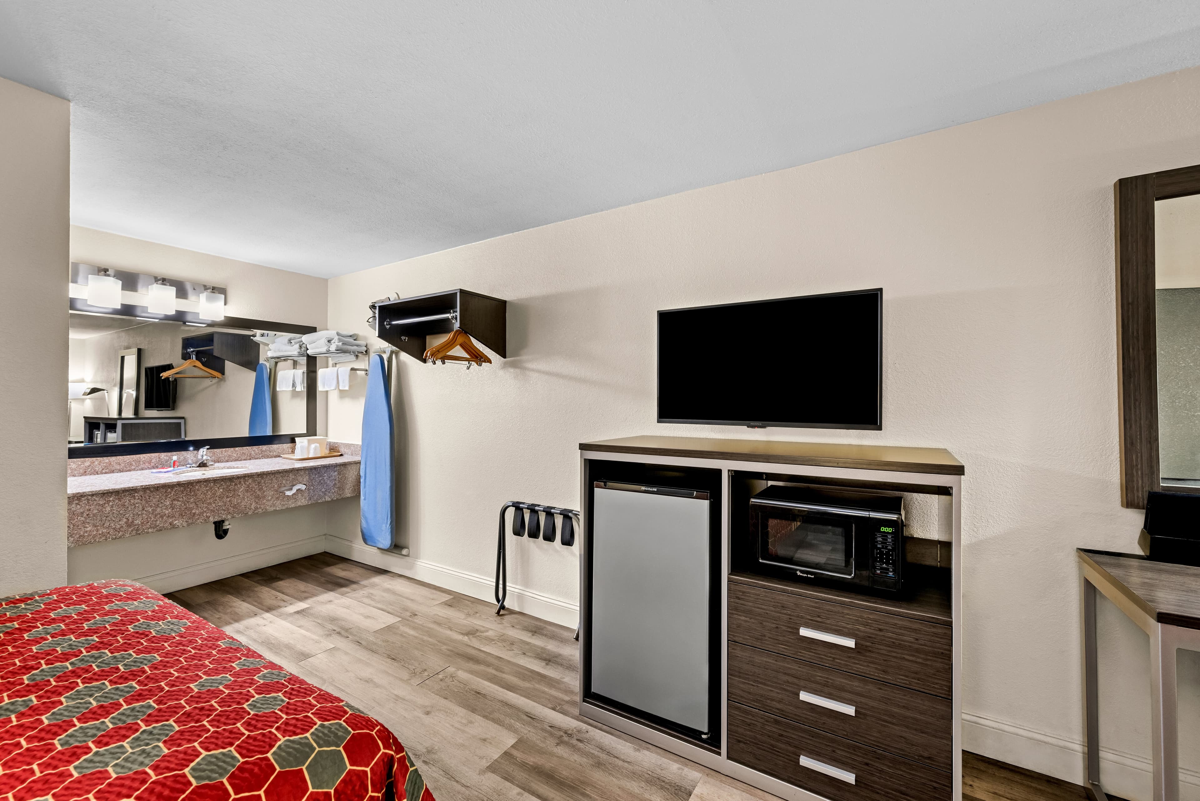Econo Lodge Kingsport East - Image 5