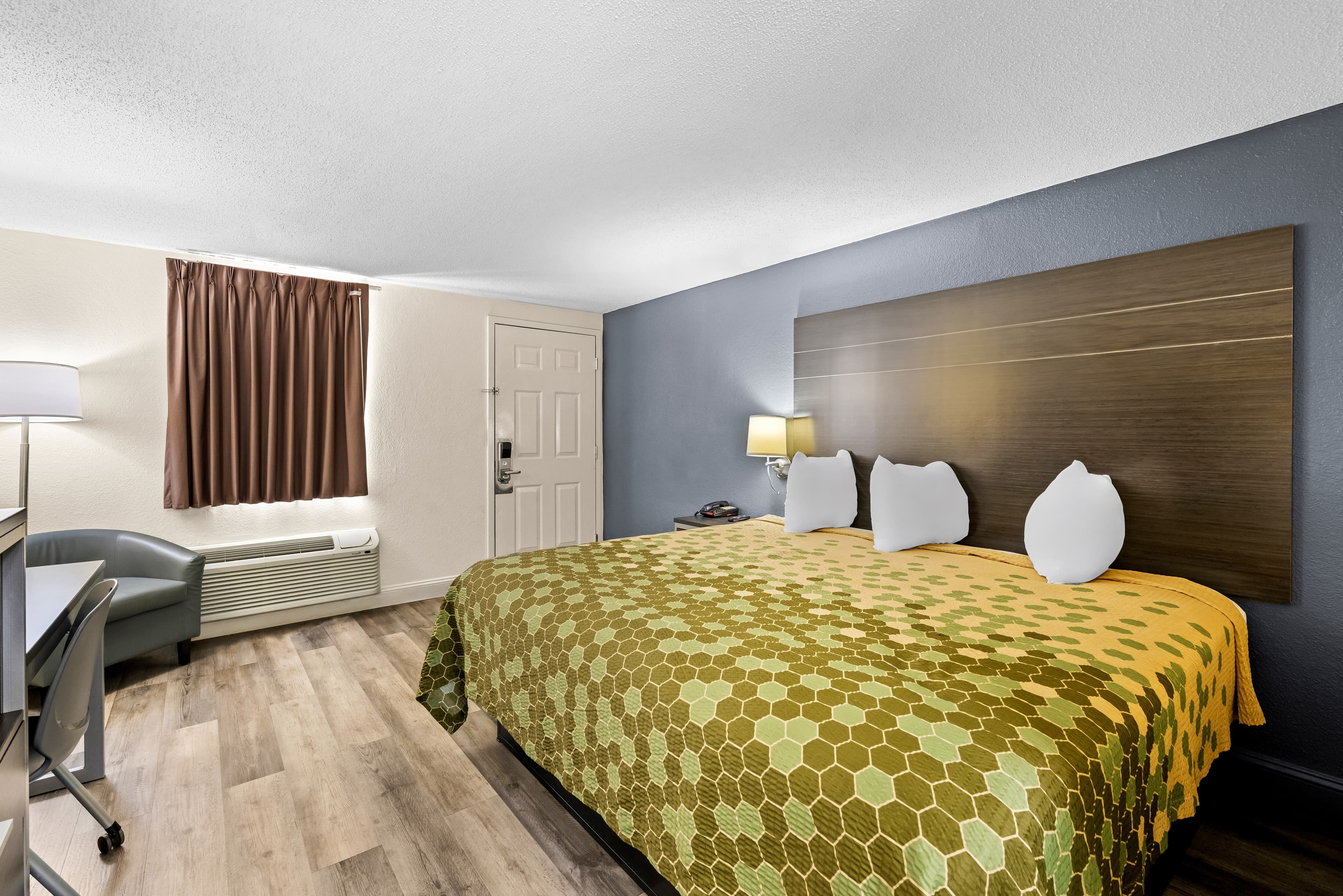 Econo Lodge Kingsport East — 18