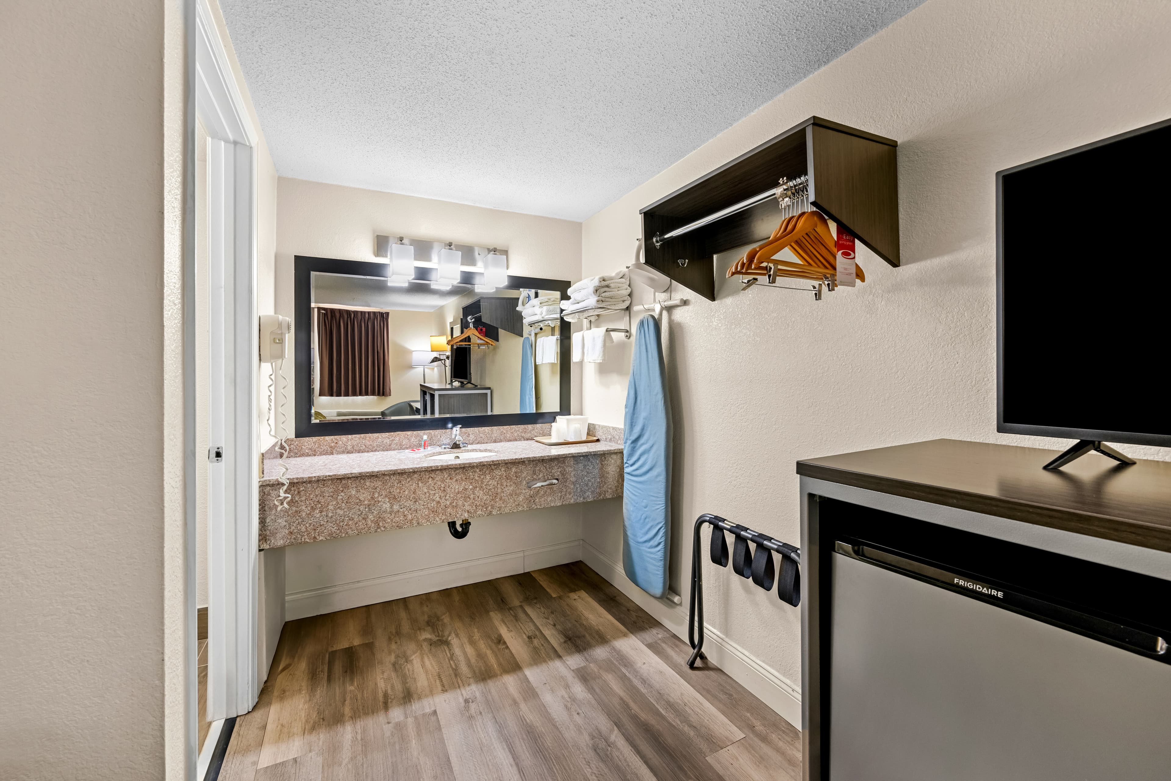 Econo Lodge Kingsport East — 19
