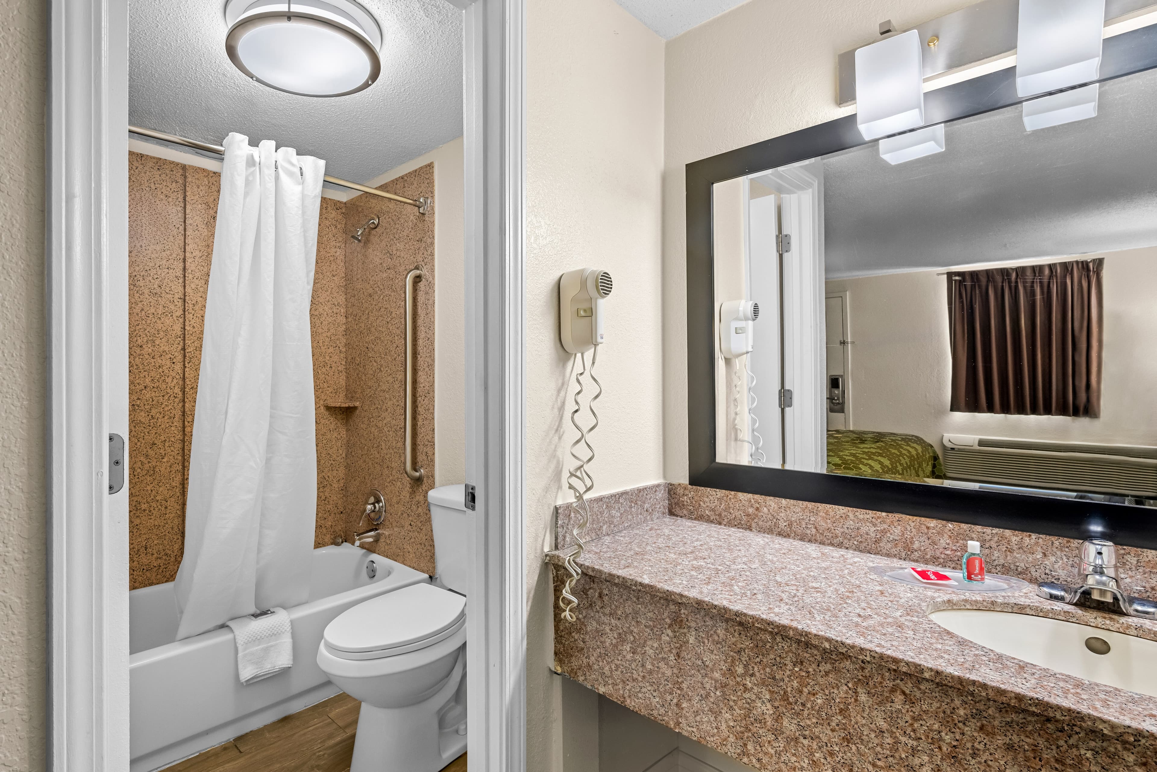 Econo Lodge Kingsport East — 21