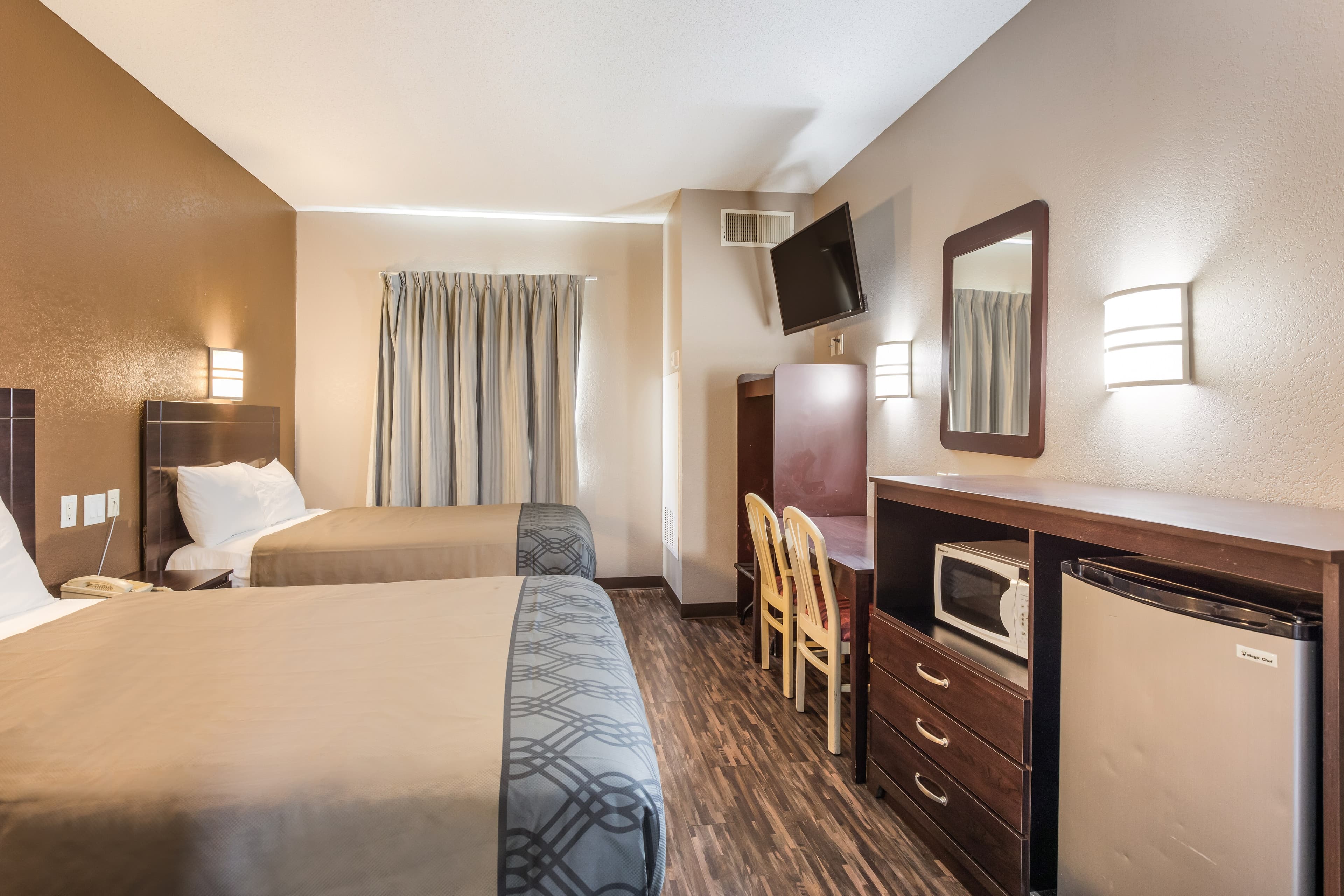 Econo Lodge Morristown West - Image 5