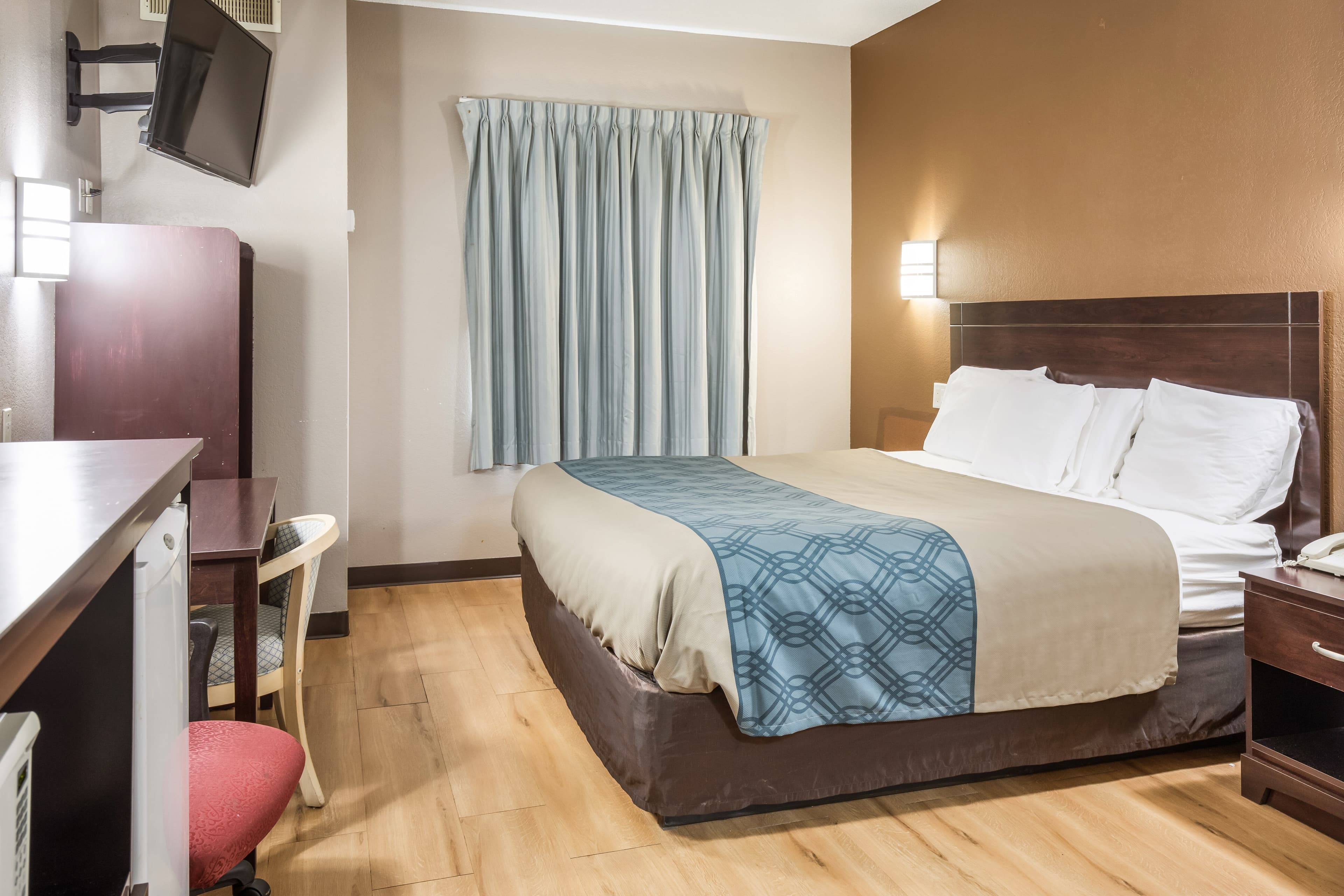 Econo Lodge Morristown West — 10