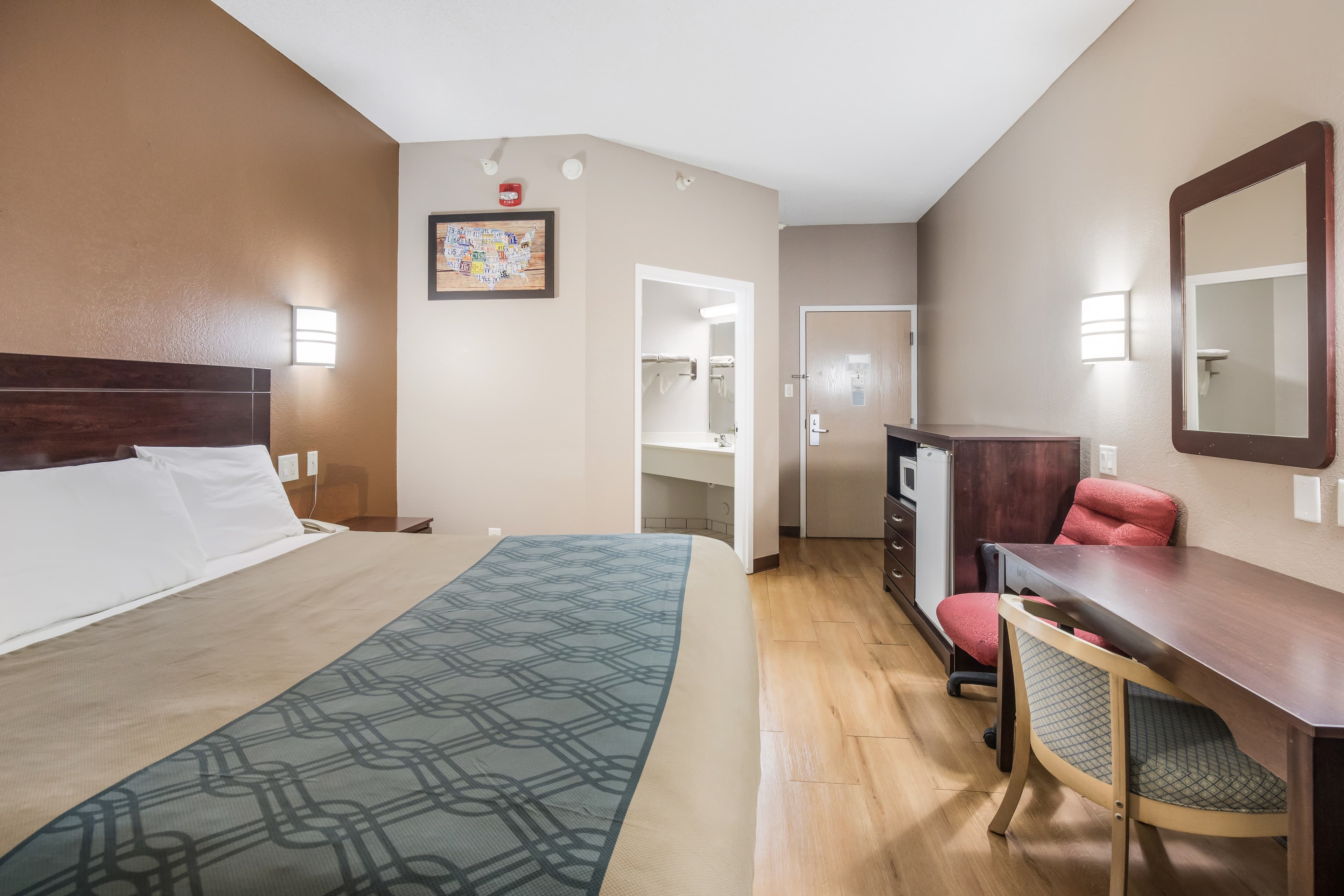 Econo Lodge Morristown West — 13