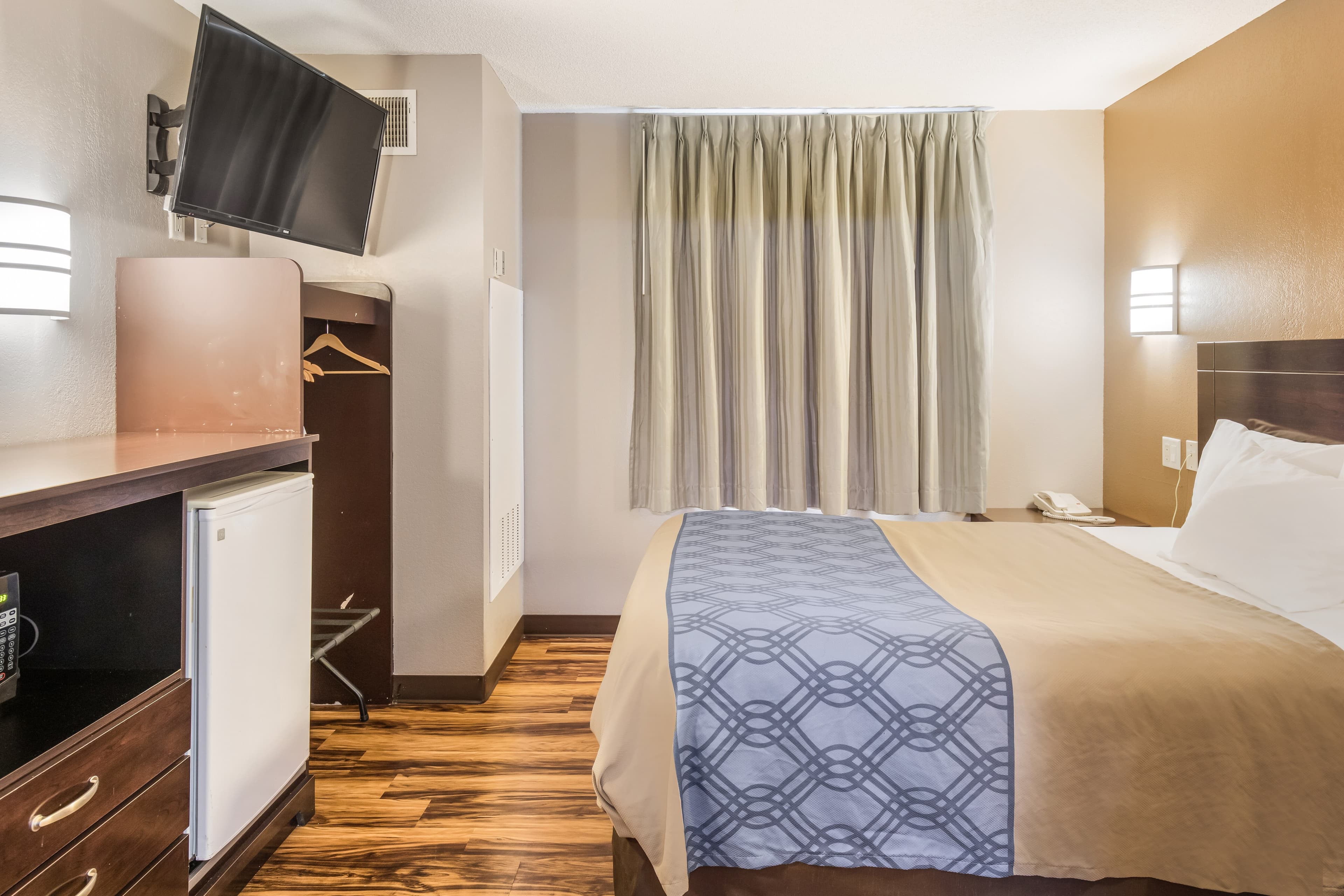 Econo Lodge Morristown West — 6