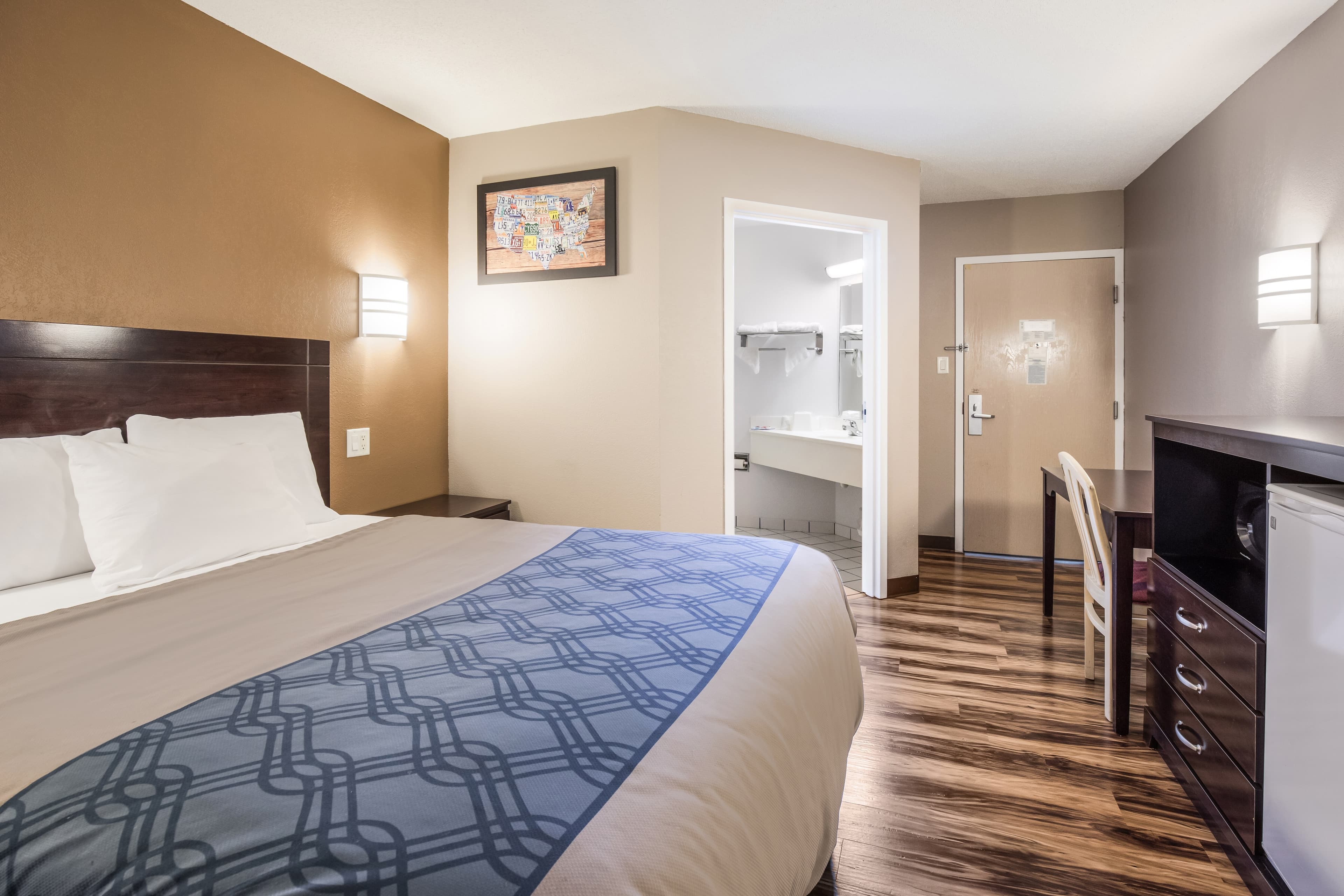 Econo Lodge Morristown West — 8