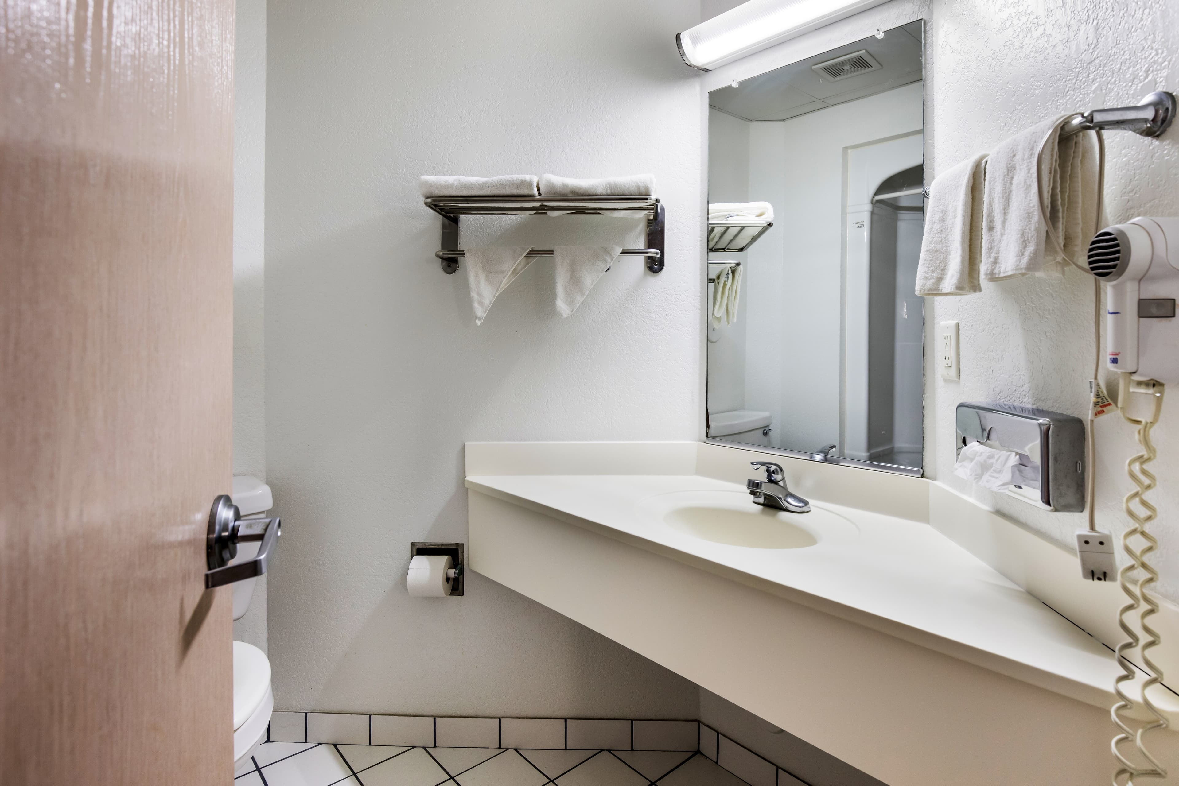 Econo Lodge Morristown West - Image 3