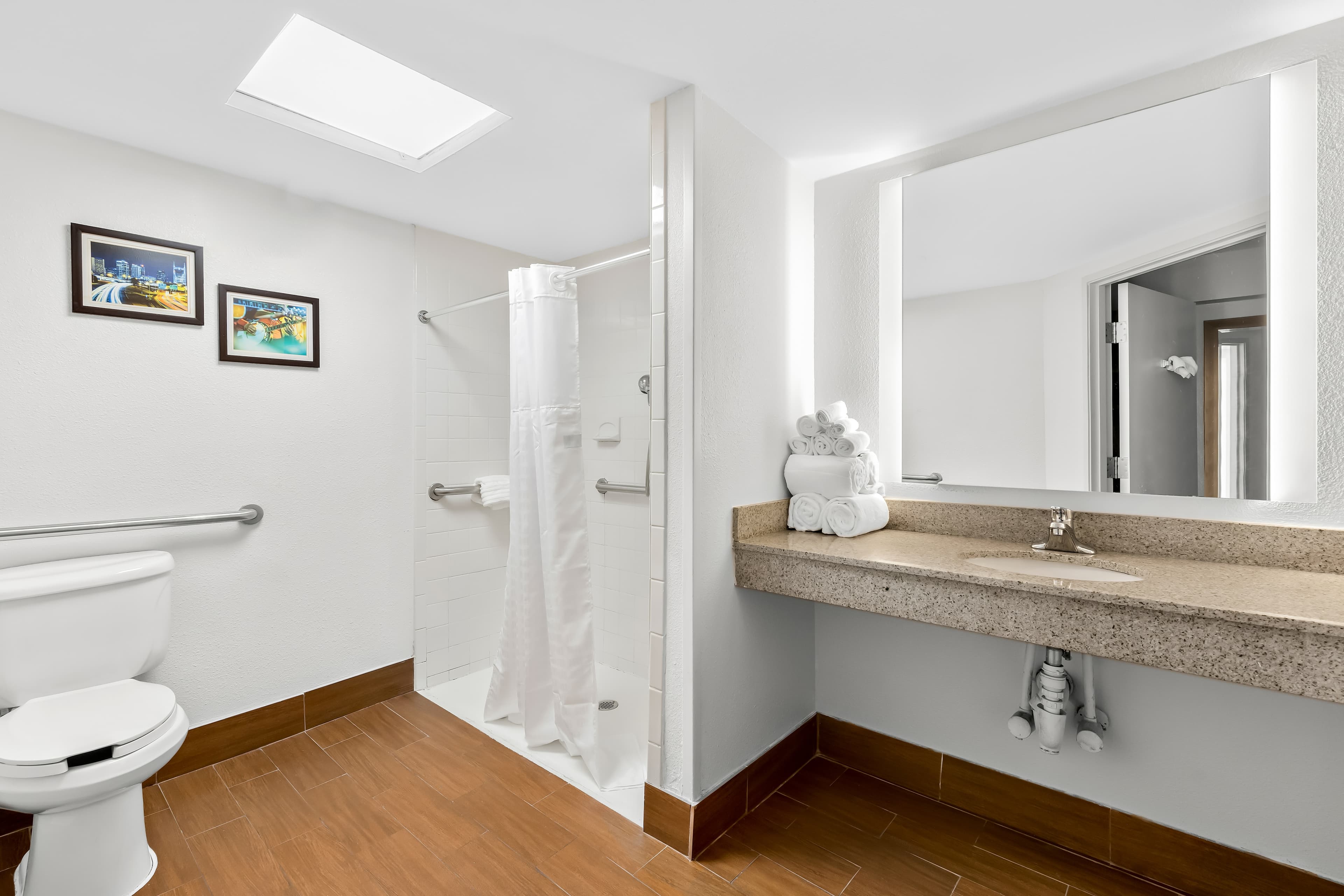 Comfort Inn & Suites Nashville Near Tanger Outlets I-24 Antioch — 11