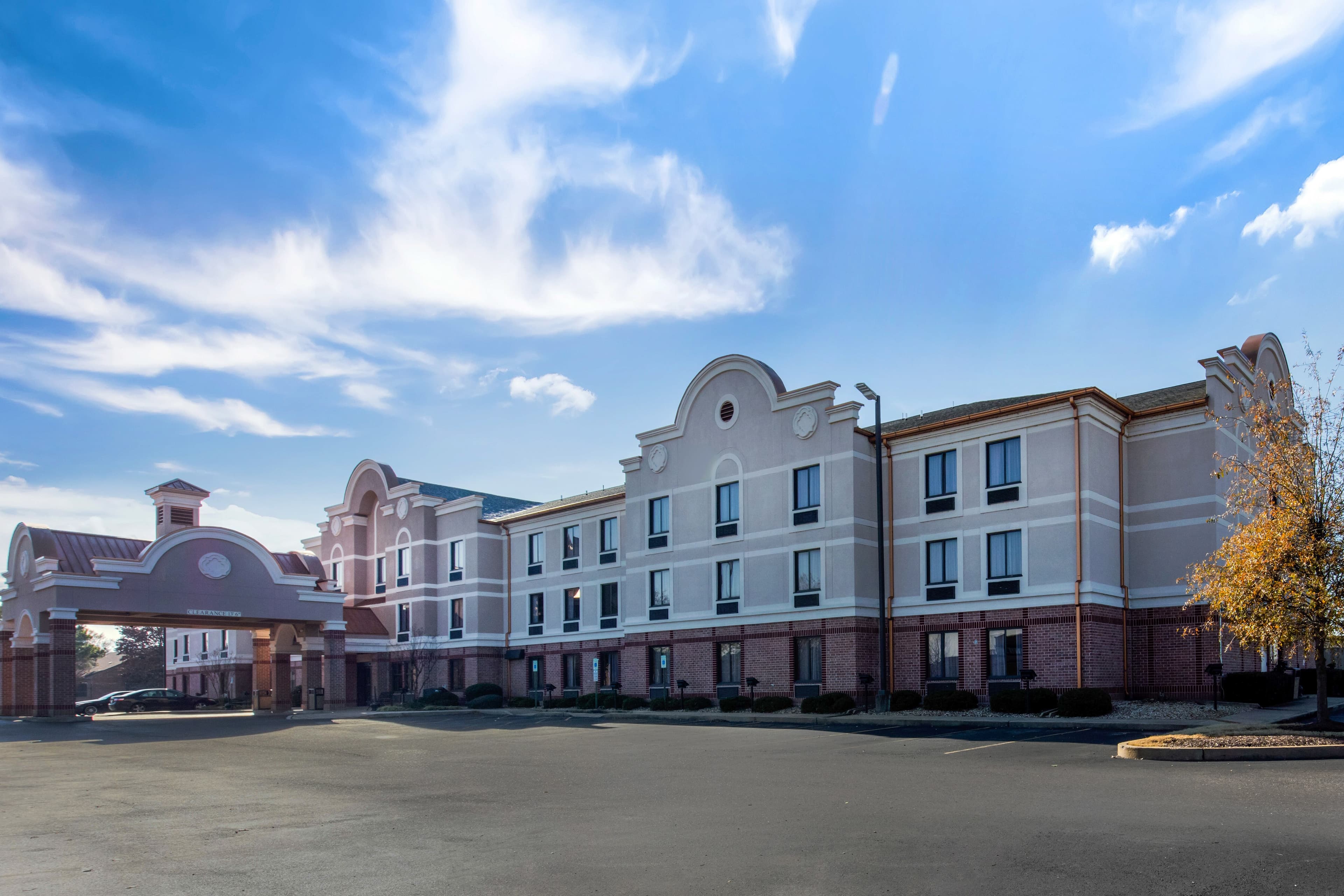 Comfort Inn & Suites Airport-American Way - Image 1