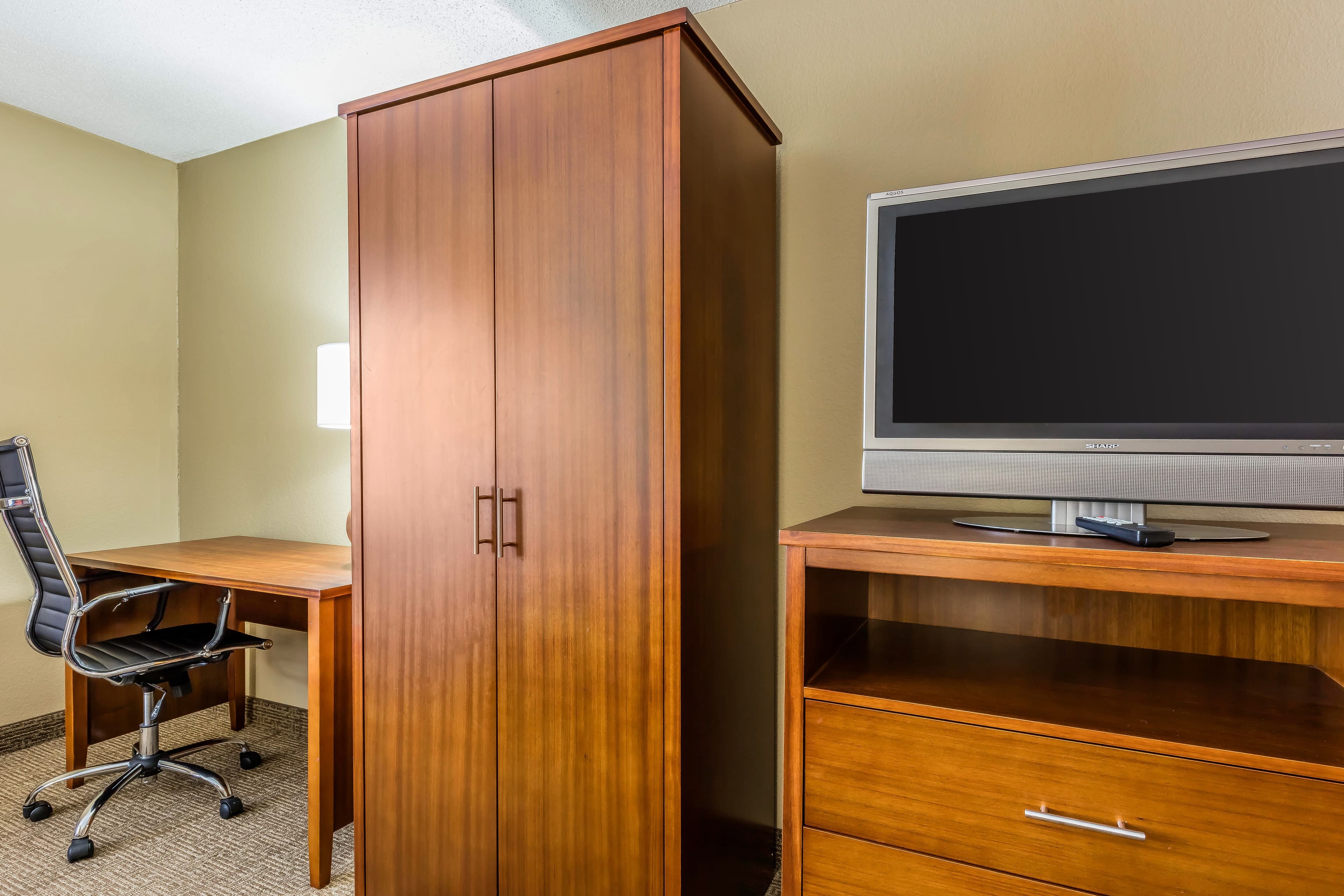 Comfort Inn & Suites Airport-American Way - Image 3