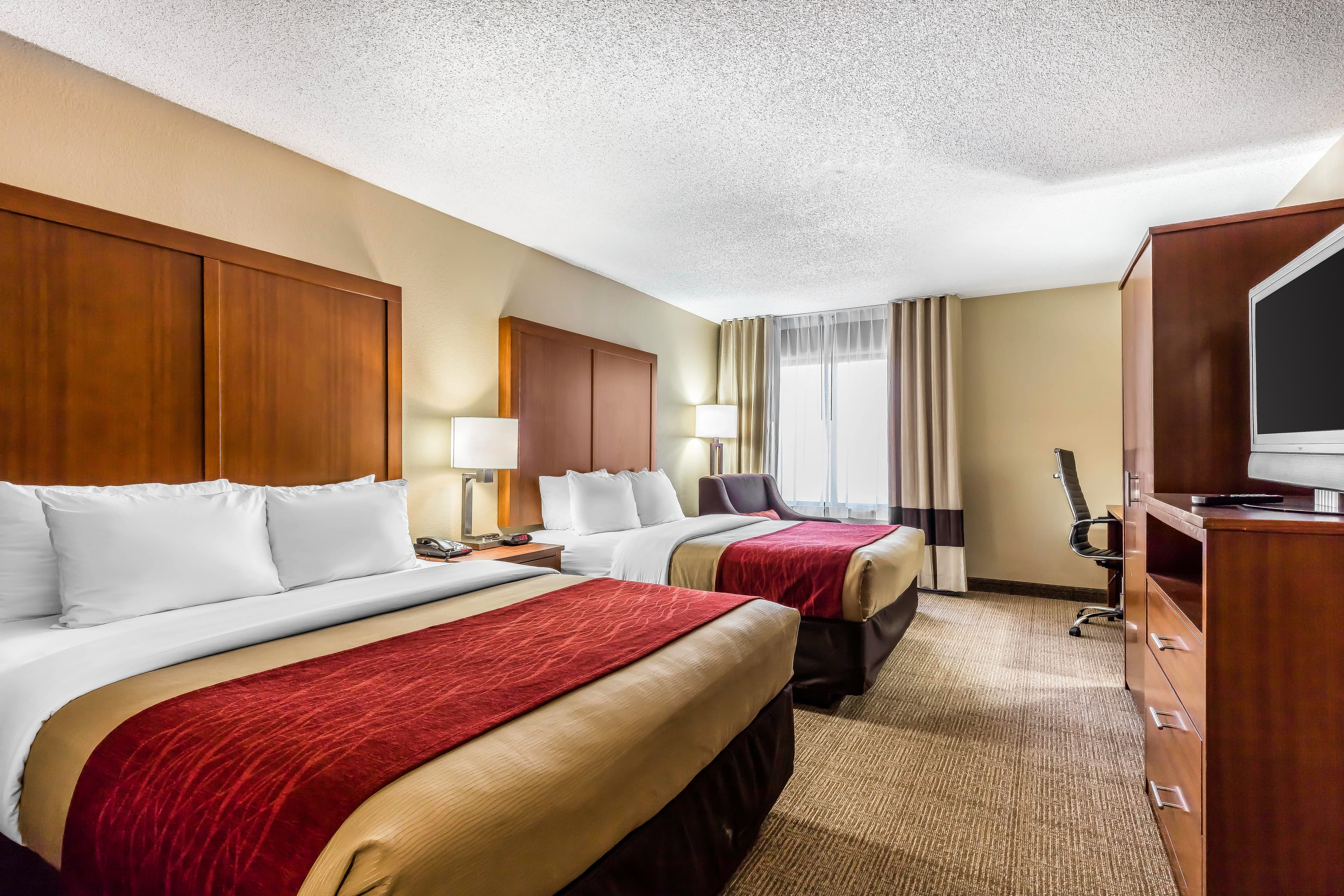Comfort Inn & Suites Airport-American Way - Image 4
