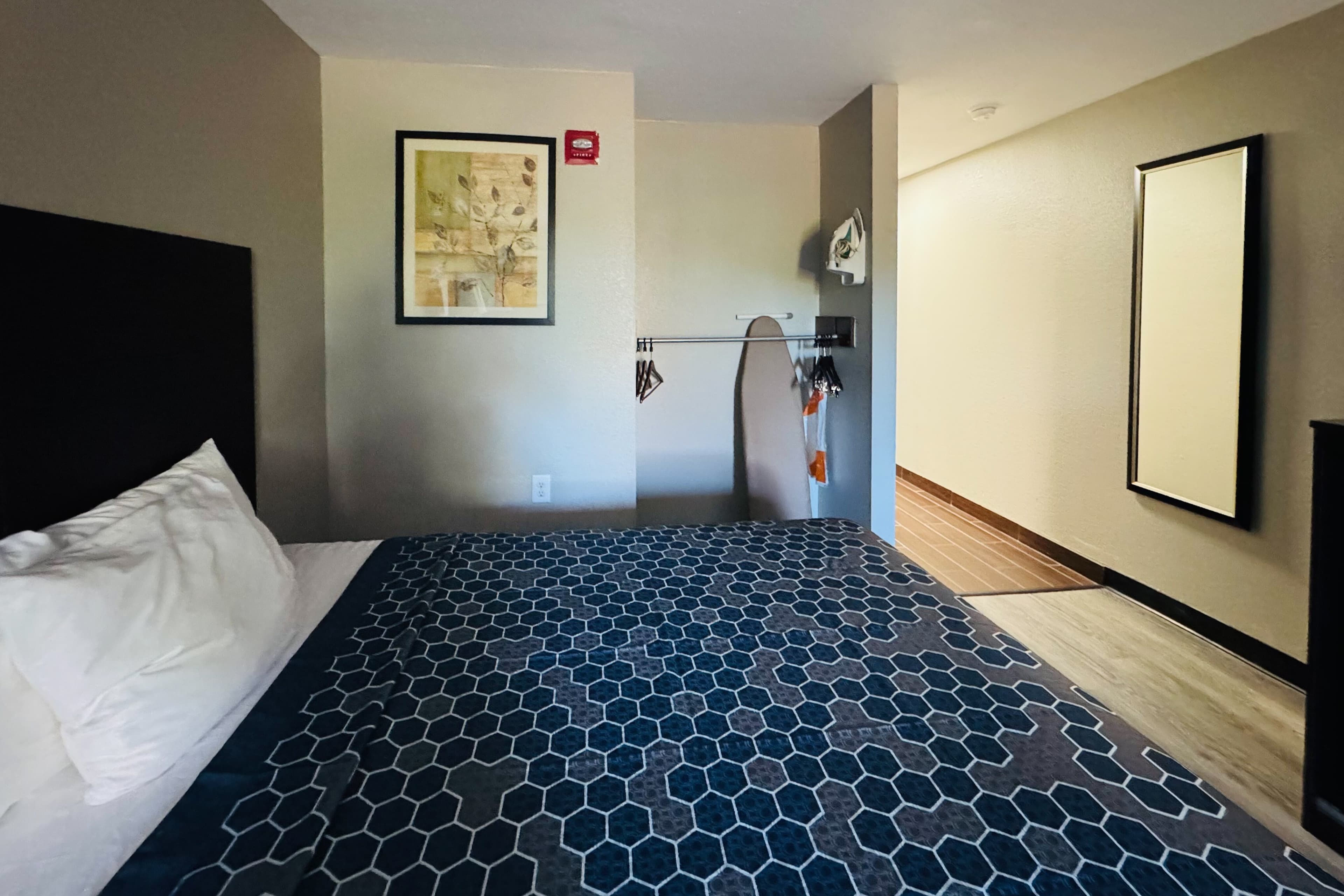 Econo Lodge Inn & Suites Centerville - Image 4