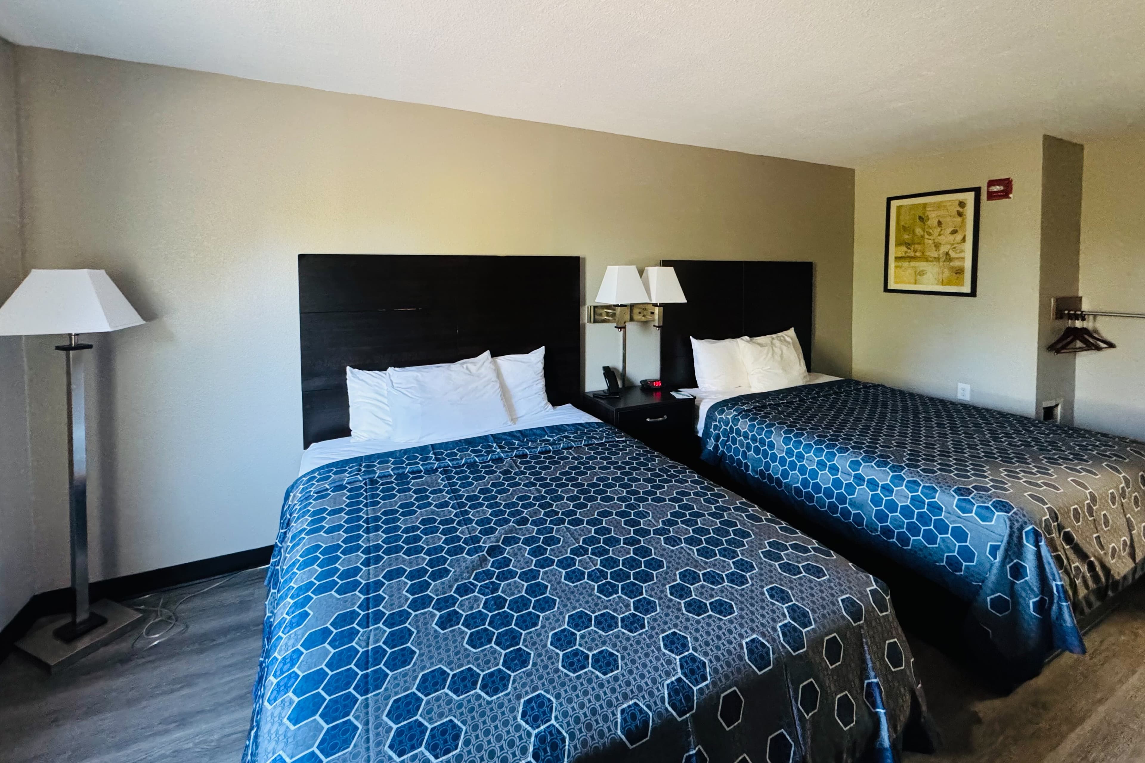 Econo Lodge Inn & Suites Centerville - Image 2