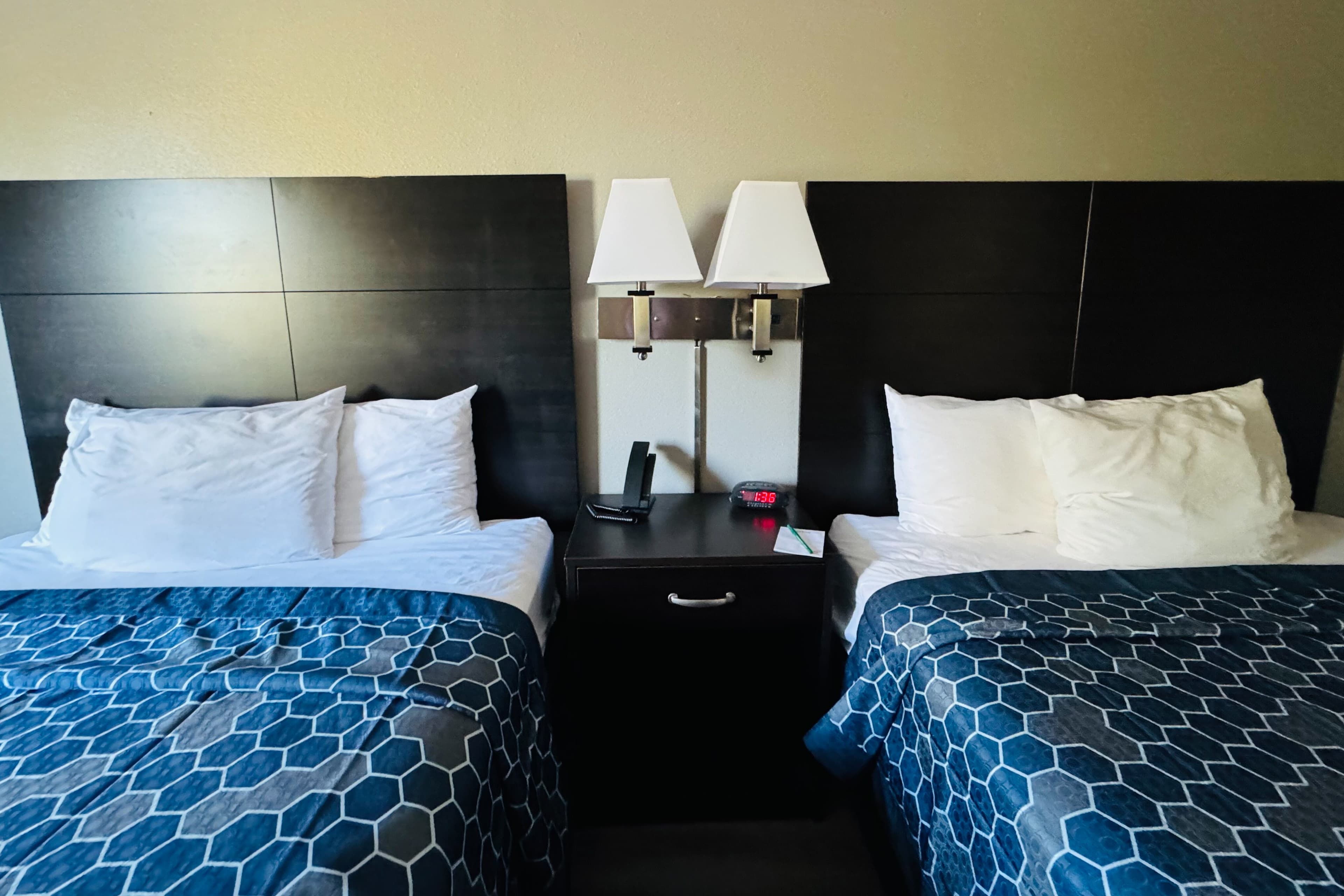 Econo Lodge Inn & Suites Centerville - Image 3