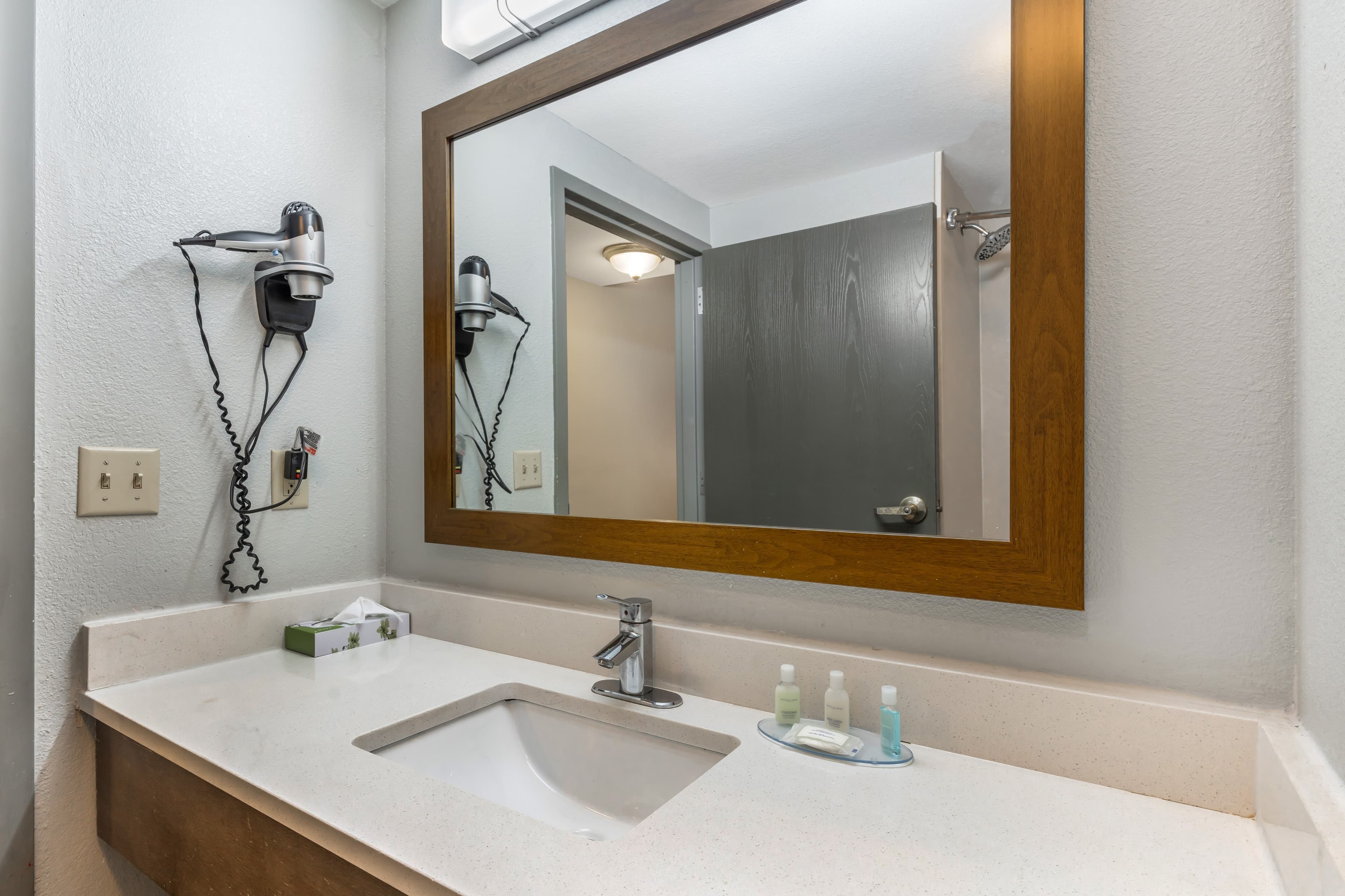 Clarion Inn near Lookout Mountain - Image 5