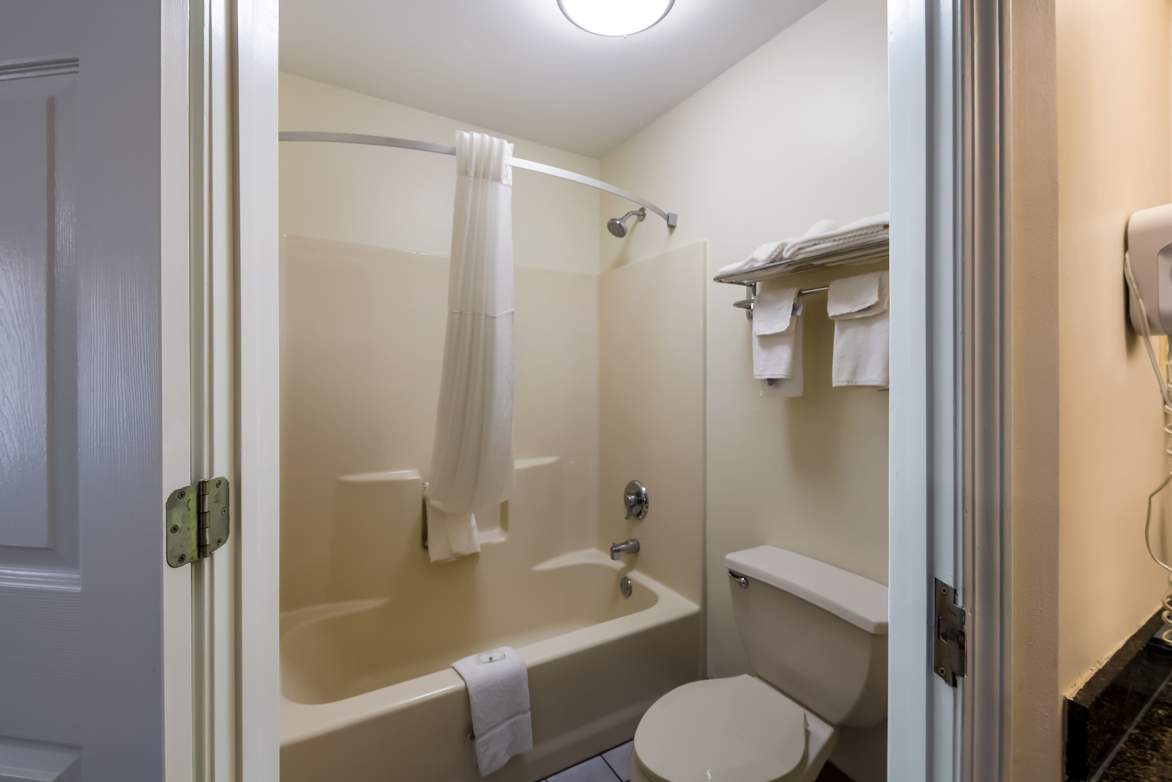 Quality Inn Johnson City I-26 exit 17 — 16
