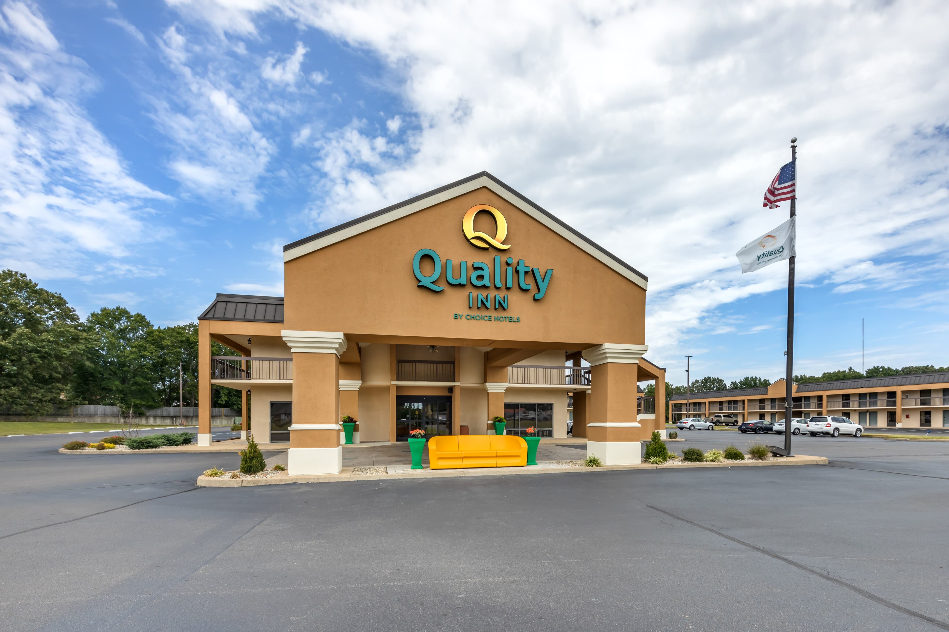 Quality Inn Paris - Image 1