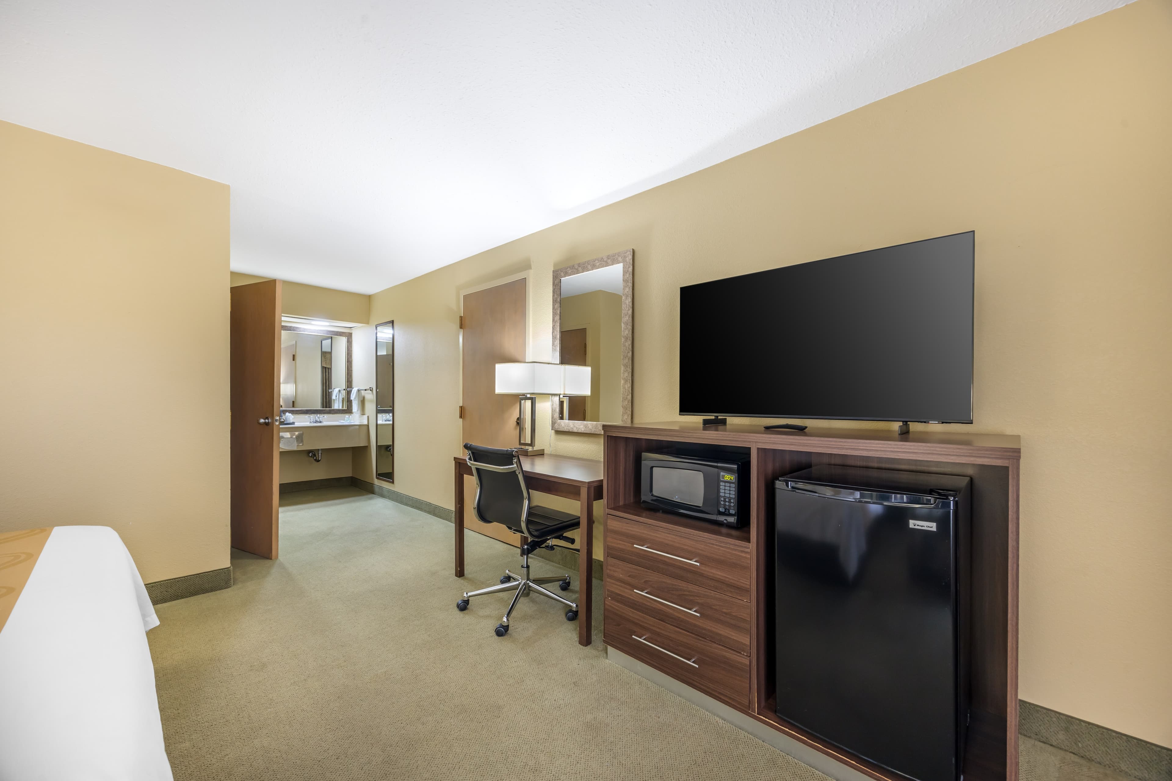 Quality Inn Paris — 9