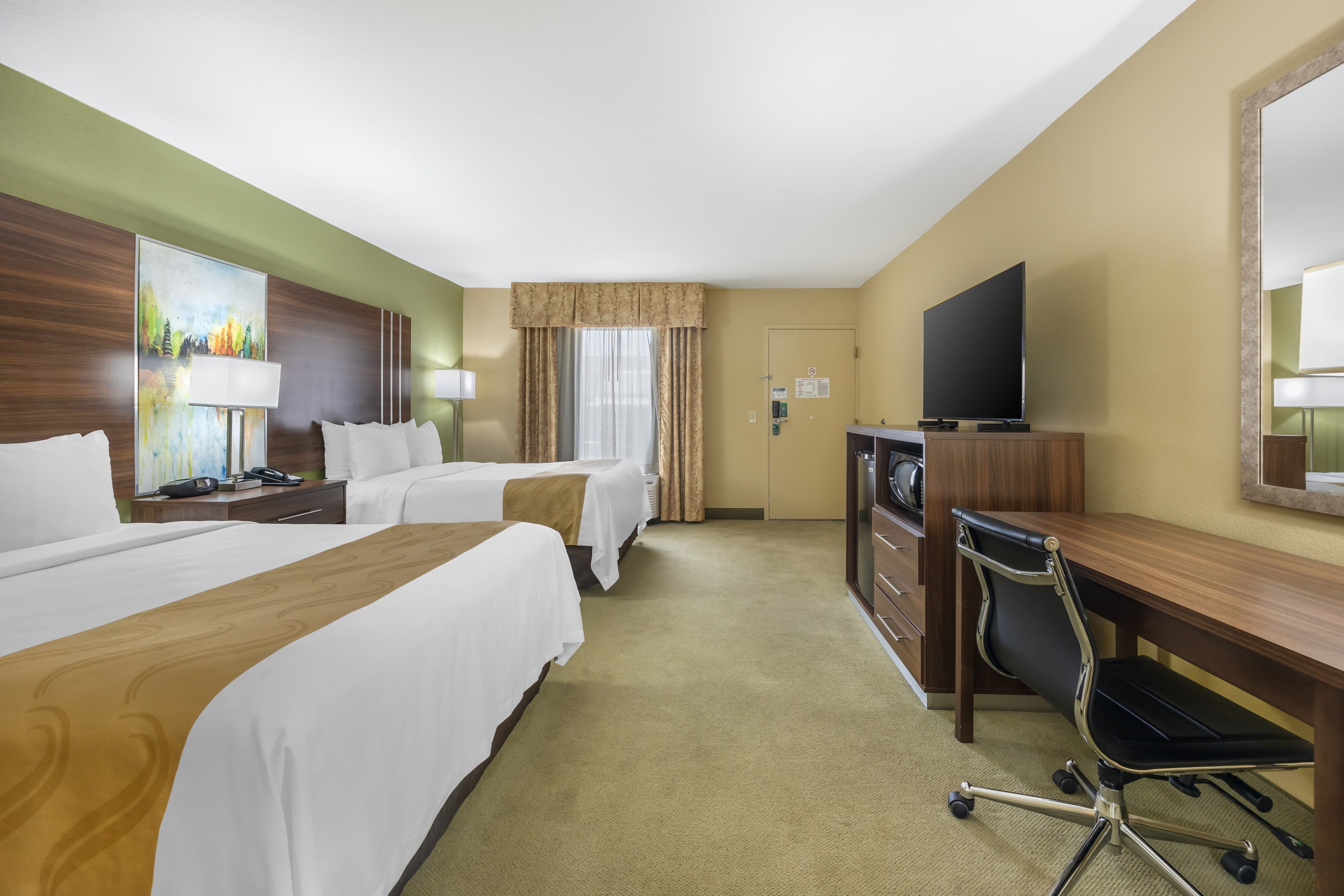 Quality Inn Paris — 13
