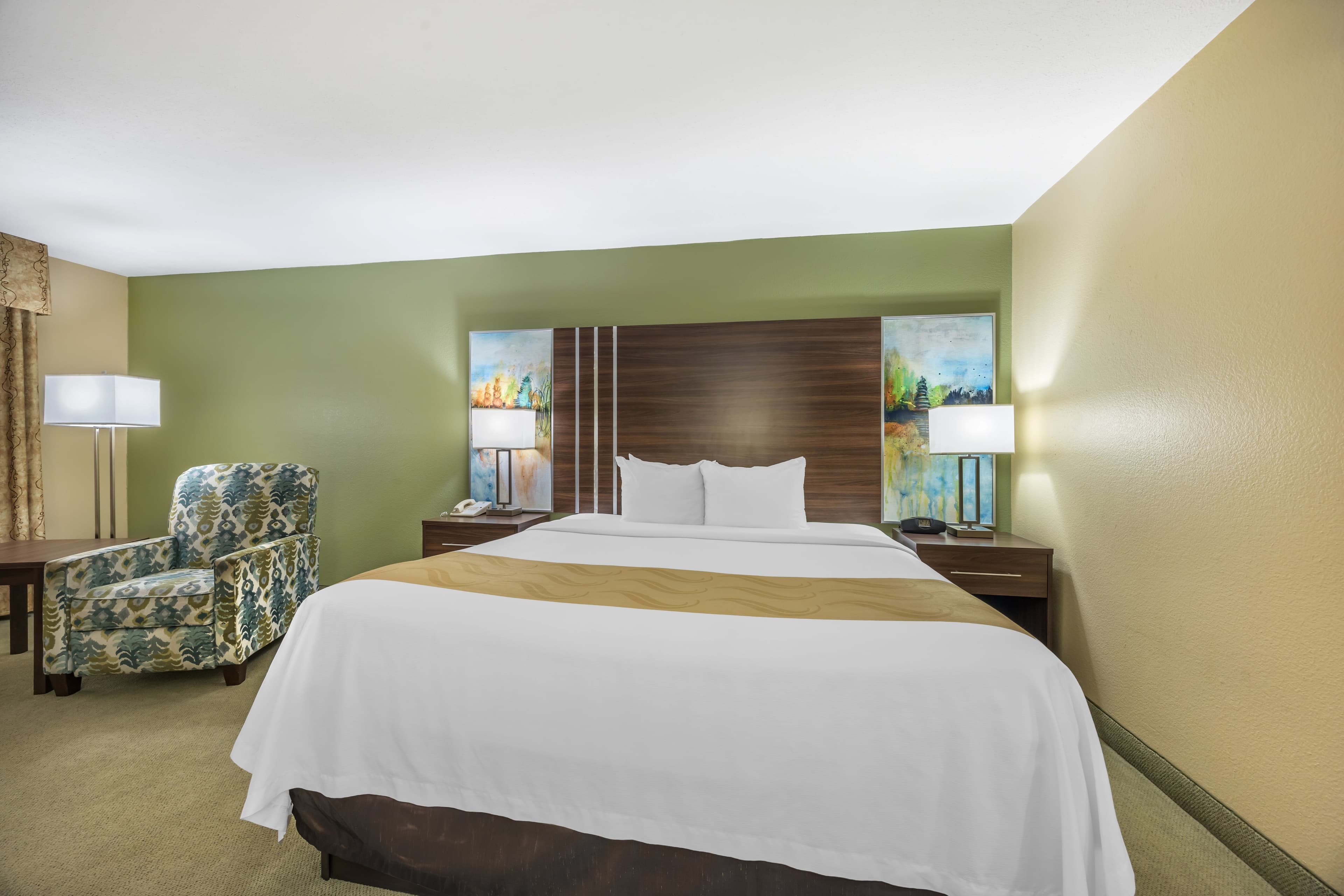 Quality Inn Paris - Image 3