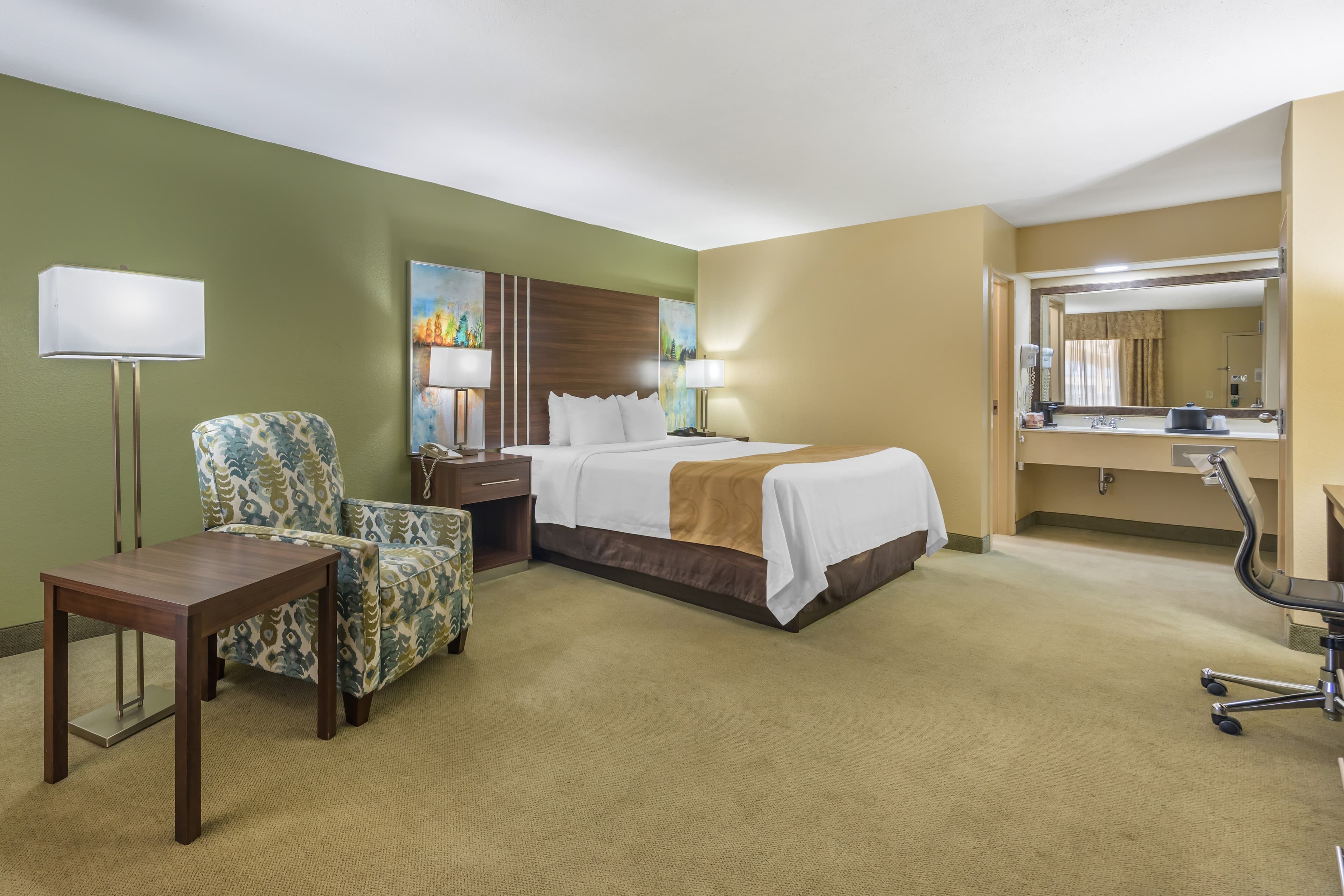 Quality Inn Paris — 22