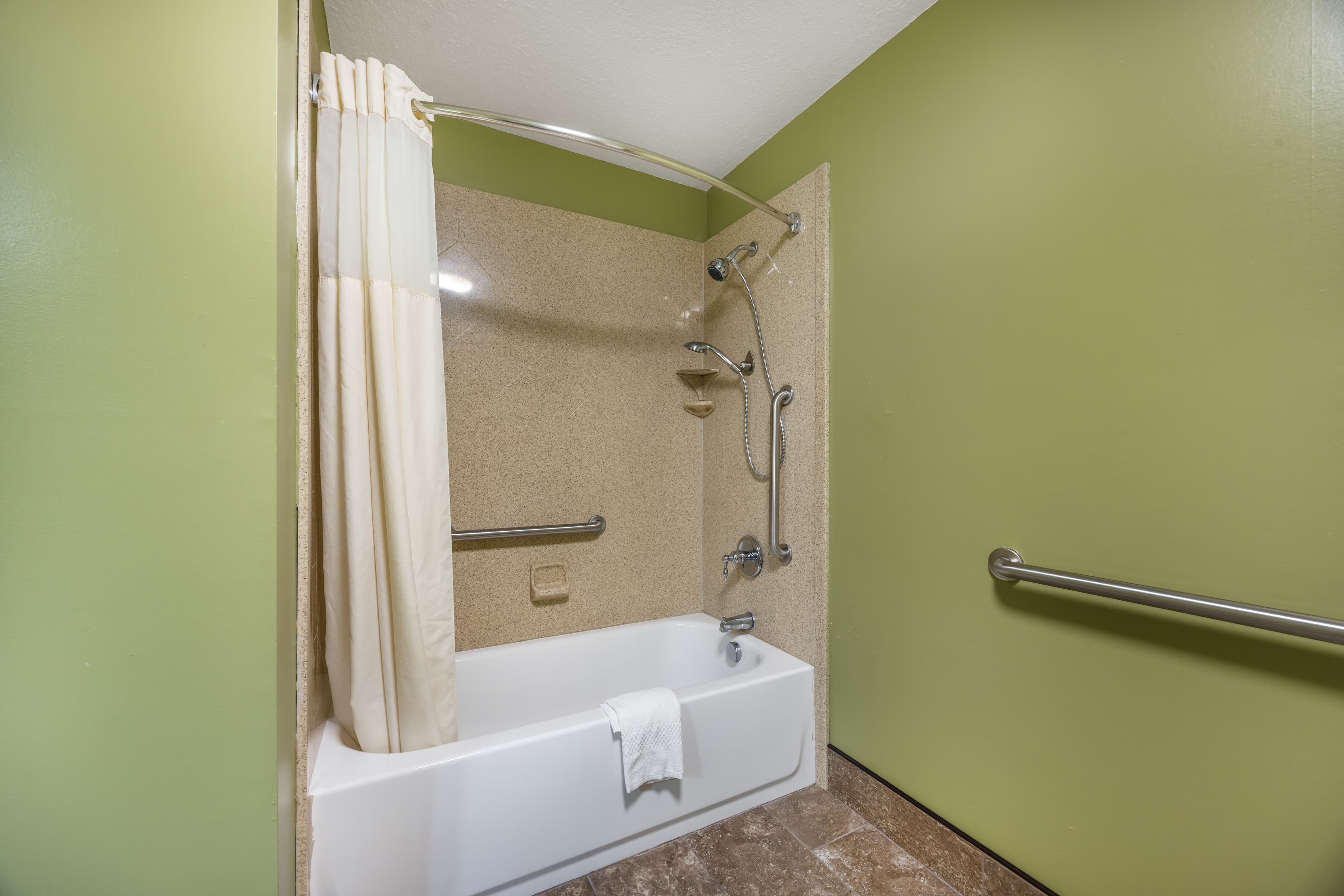 Quality Inn Paris — 10