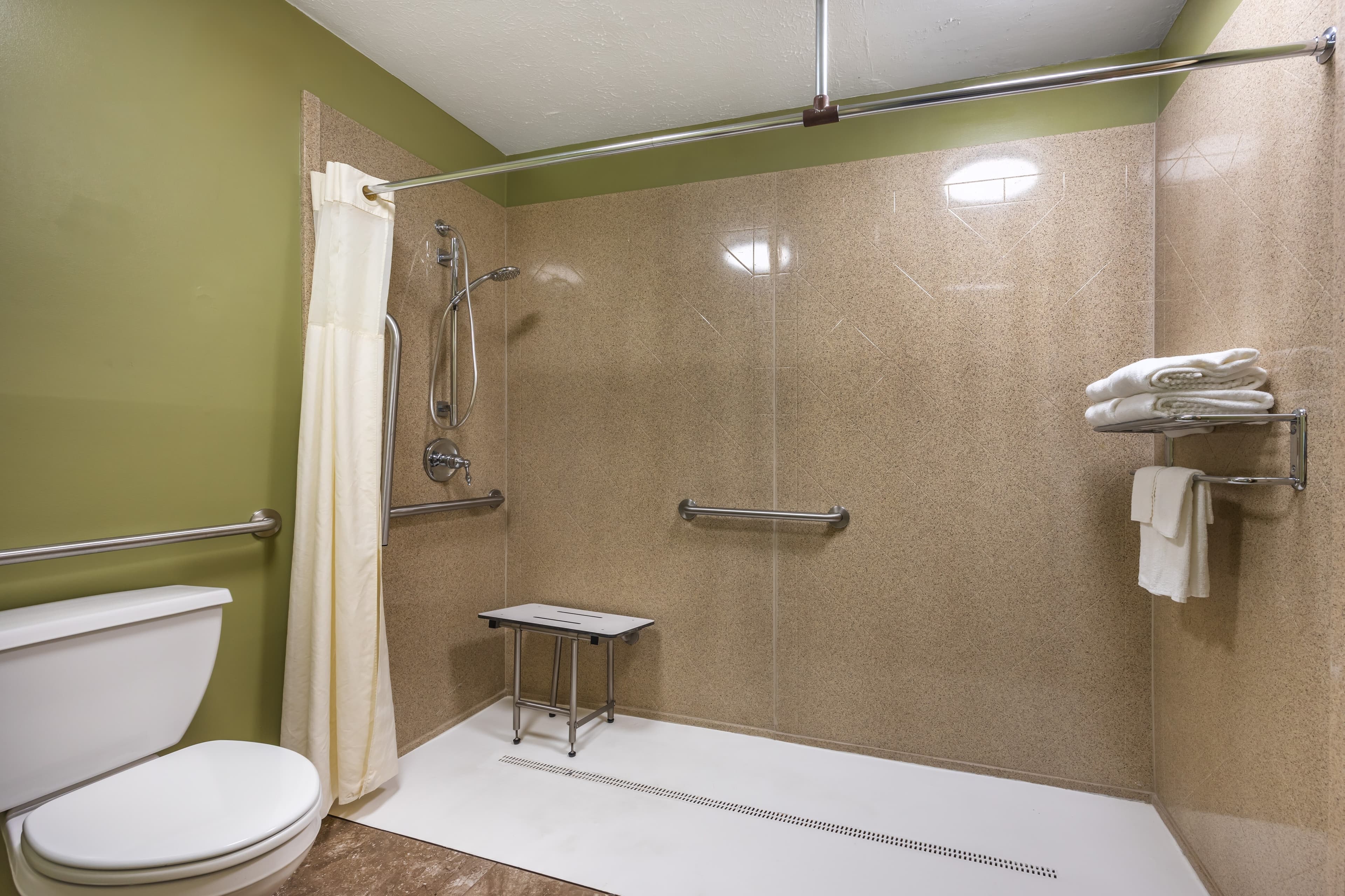 Quality Inn Paris — 15